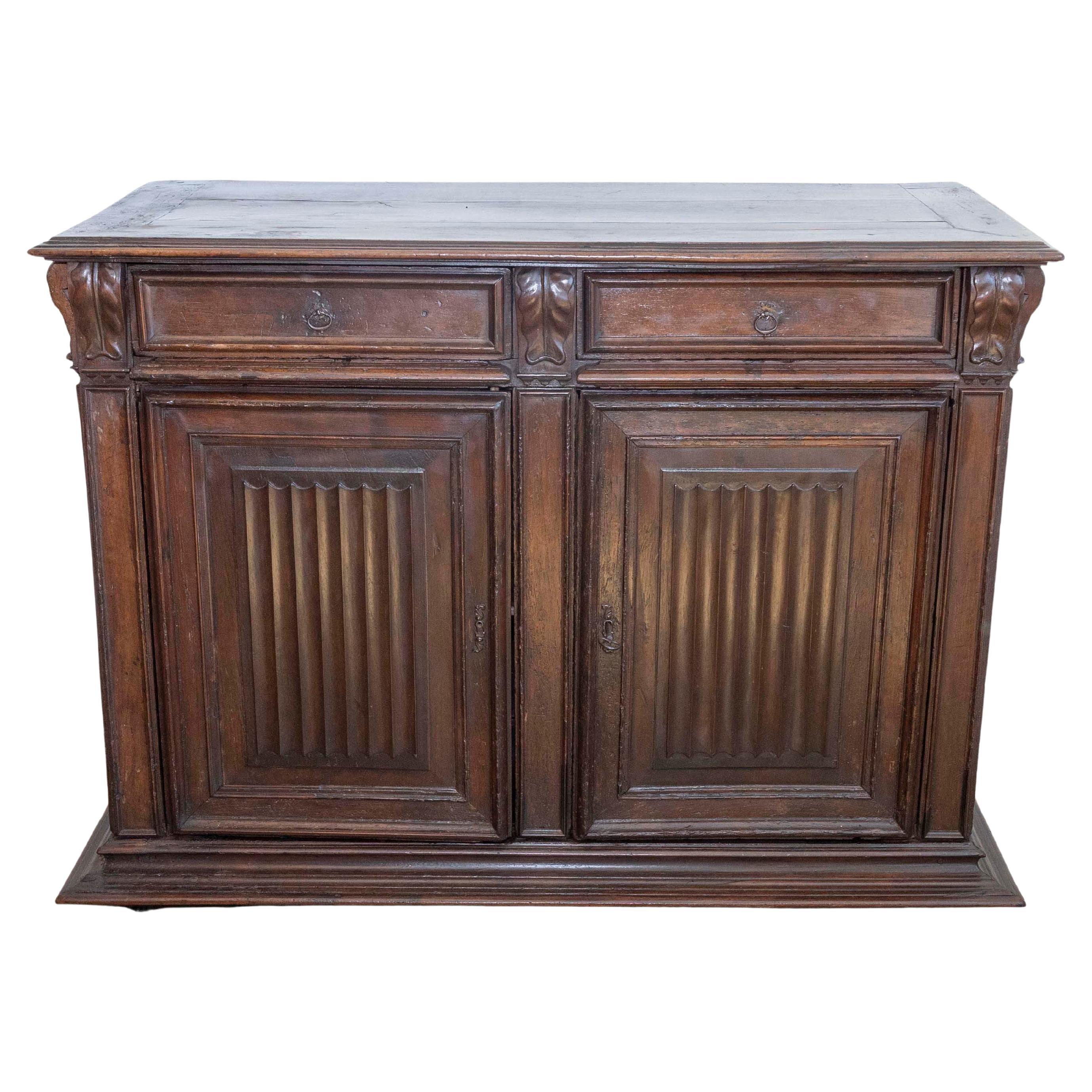 Buffet francese del XVI secolo del periodo HENRY II in noce con ornamenti in tessuto Foldes in vendita