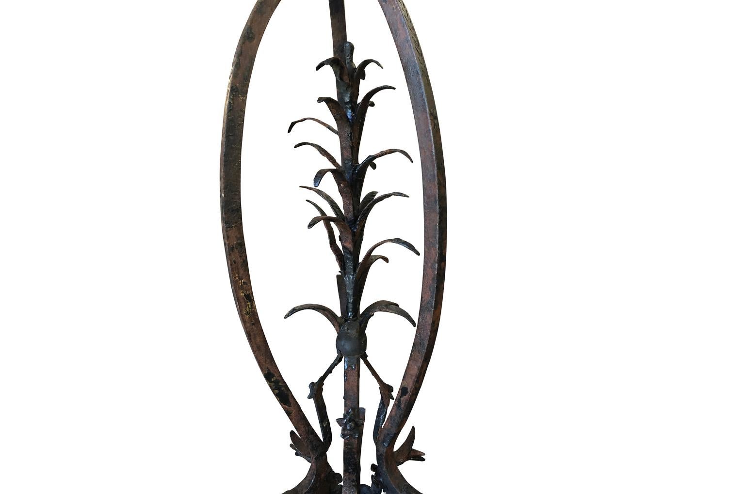 Antorcha francesa del siglo XVI, linterna de pie en Bueno estado para la venta en Round Top, TX