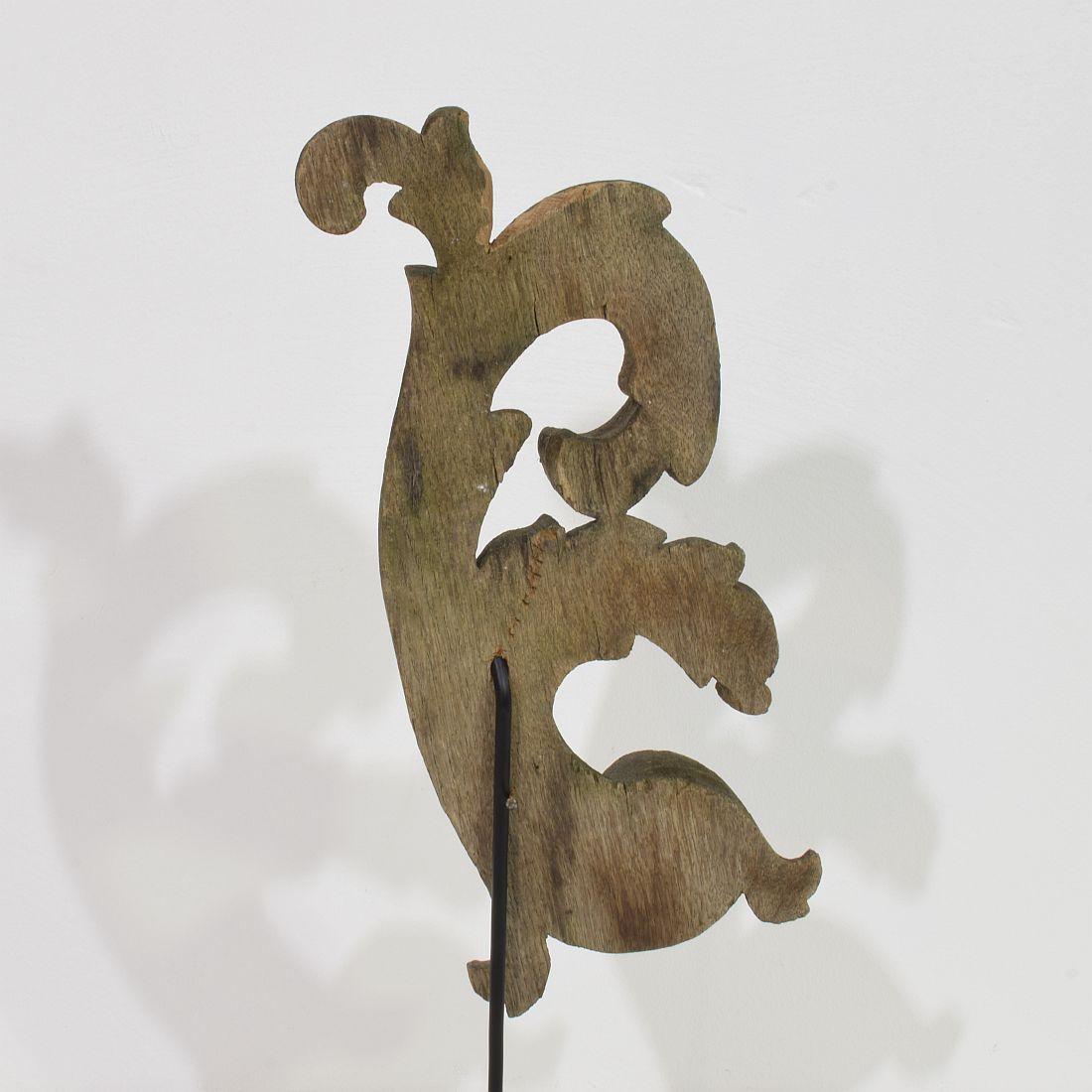 French 17/ 18th Century  Hand Carved Oak Baroque Curl Ornament For Sale 5
