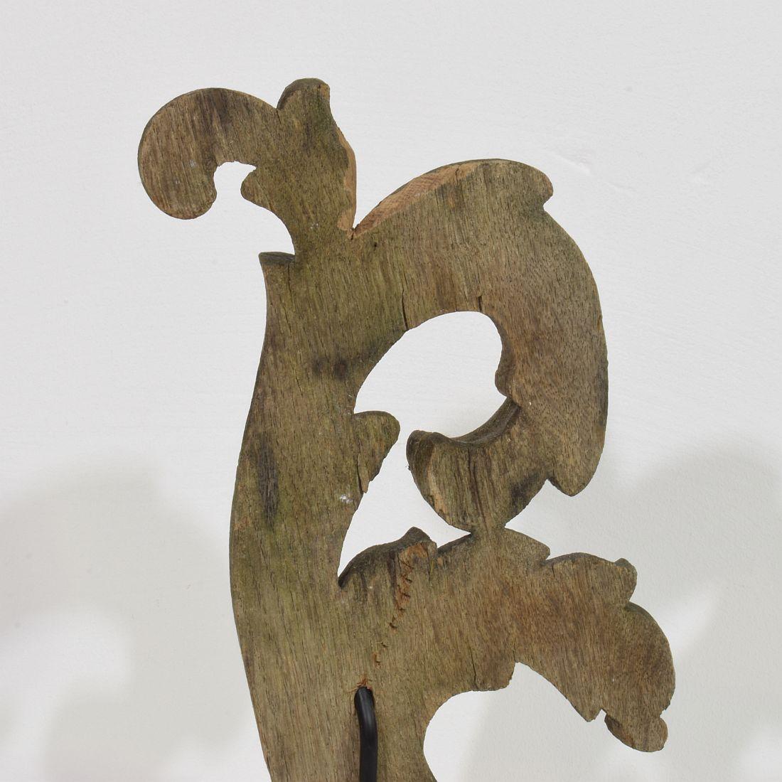 French 17/ 18th Century  Hand Carved Oak Baroque Curl Ornament For Sale 6