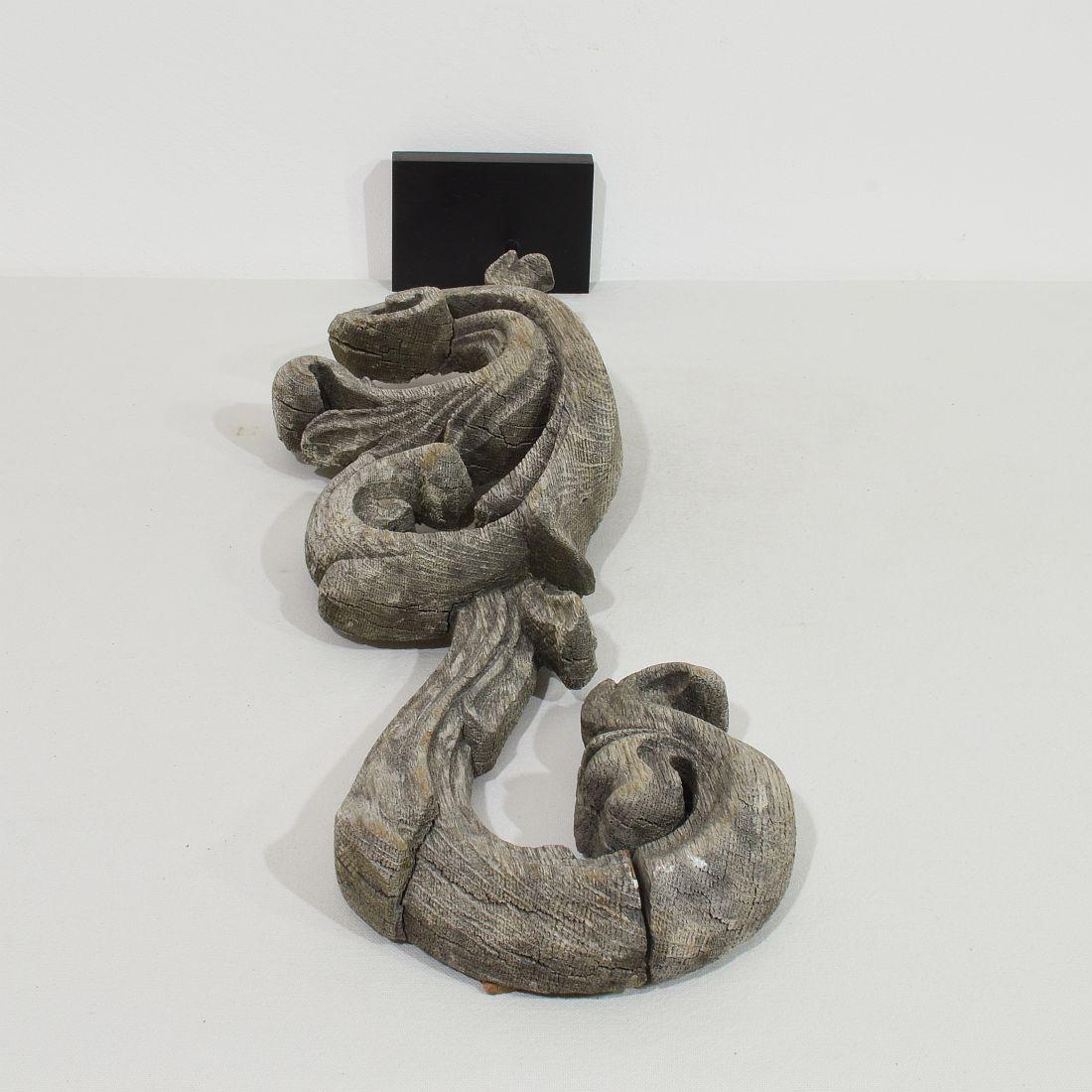 French 17/ 18th Century  Hand Carved Oak Baroque Curl Ornament For Sale 7