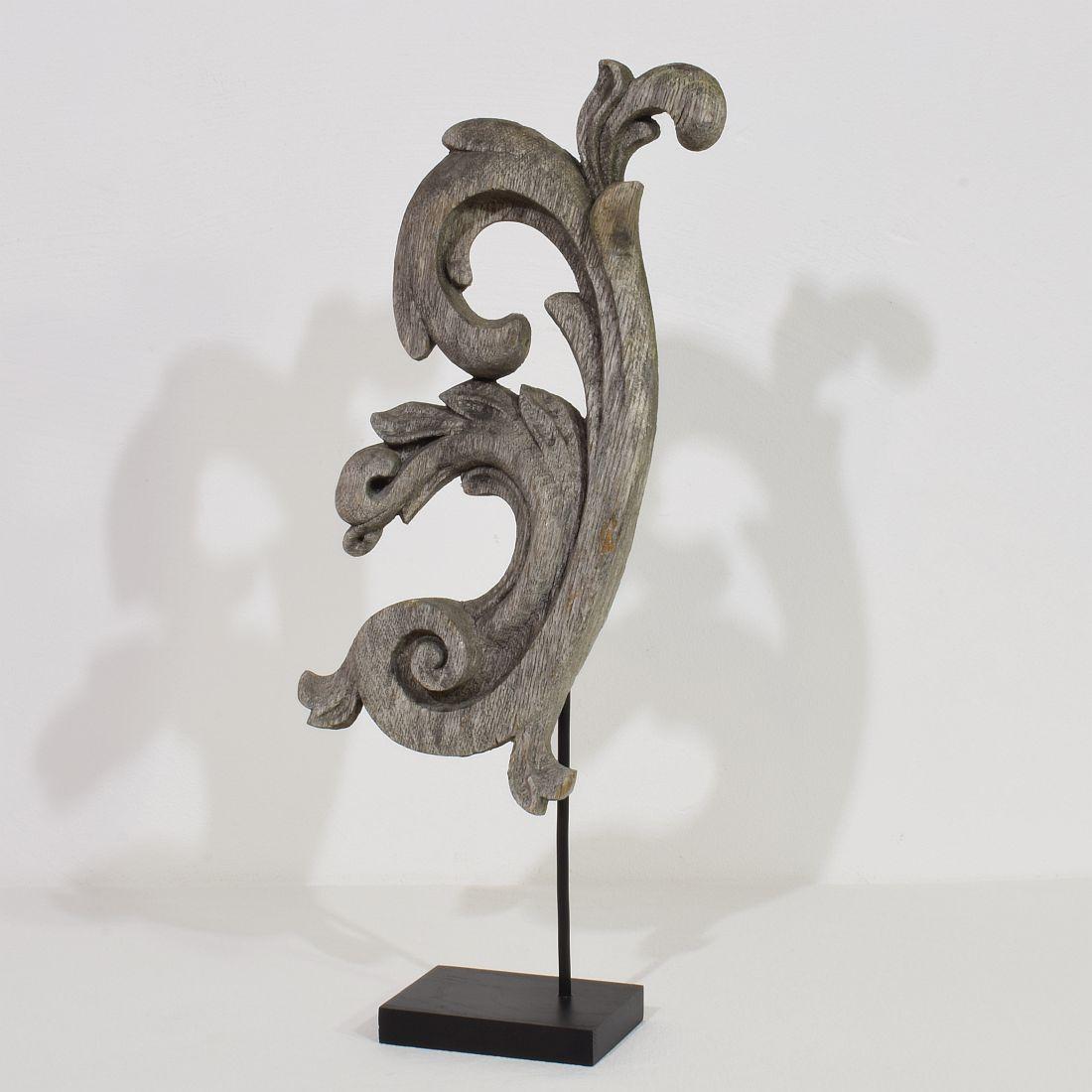 Beautiful handcarved and natural weathered oak baroque ornament . Was once part of a larger piece.
France, circa 1650-1750. Wonderful weathered condition. Measurement includes the wooden base.