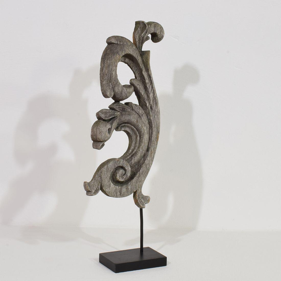 Hand-Carved French 17/ 18th Century  Hand Carved Oak Baroque Curl Ornament For Sale