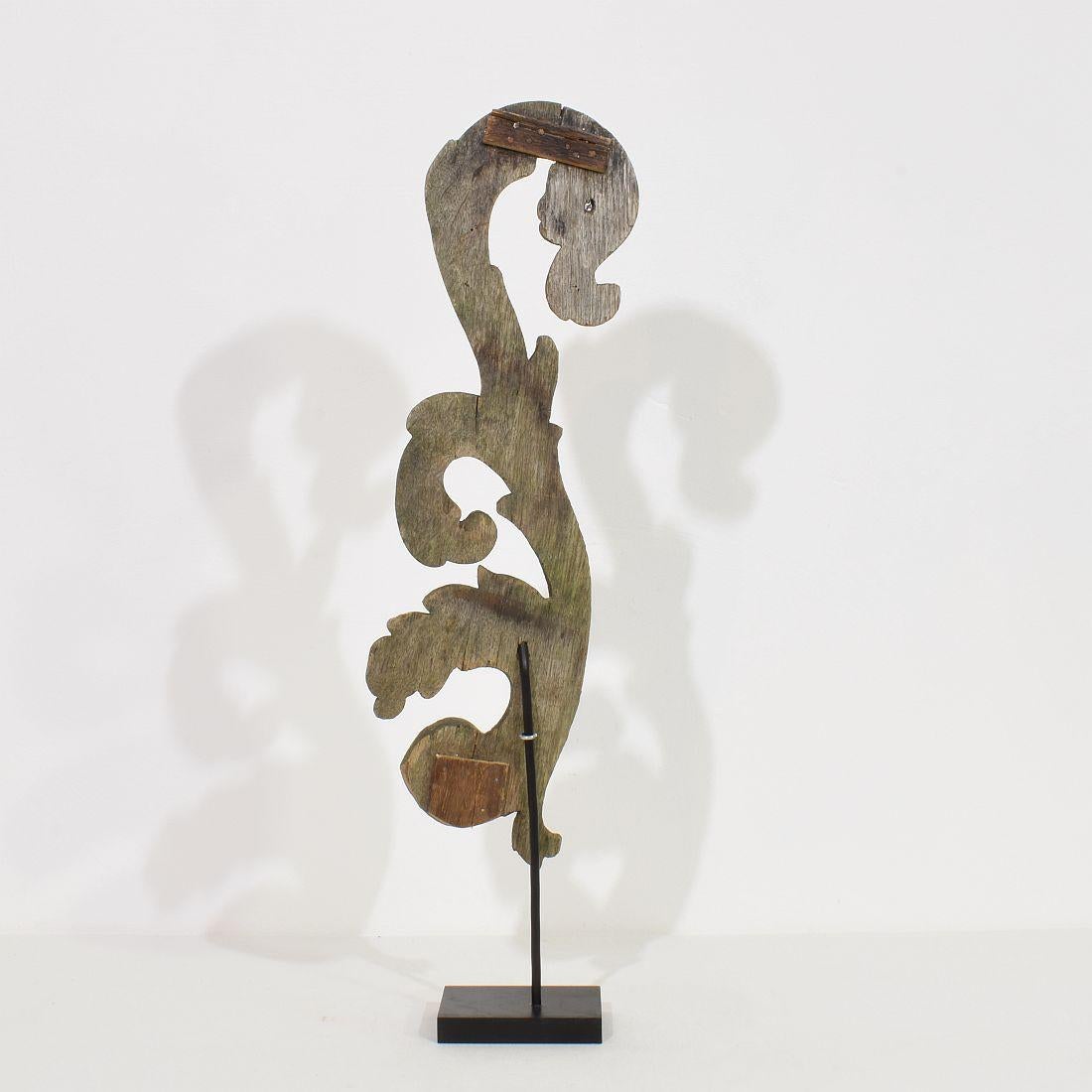 18th Century and Earlier French 17/ 18th Century  Hand Carved Oak Baroque Curl Ornament For Sale