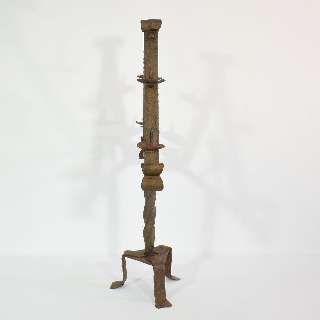French 17/18th Century Hand Forged Iron Candleholder In Good Condition For Sale In Buisson, FR
