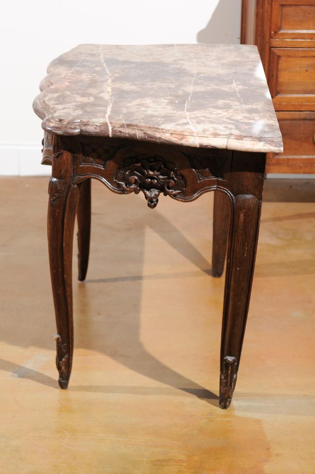 Table console en noyer de la période Régence des années 1720 avec dessus en marbre d'origine en vente 3