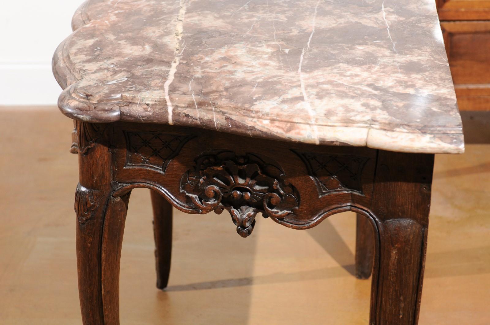 Table console en noyer de la période Régence des années 1720 avec dessus en marbre d'origine en vente 4