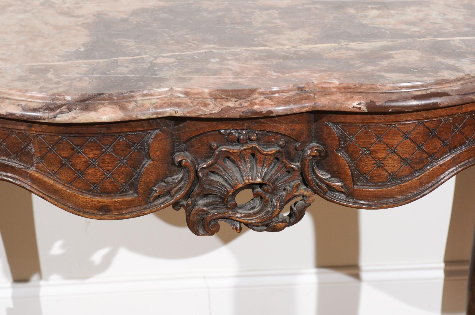 XVIIIe siècle Table console en noyer de la période Régence des années 1720 avec dessus en marbre d'origine en vente