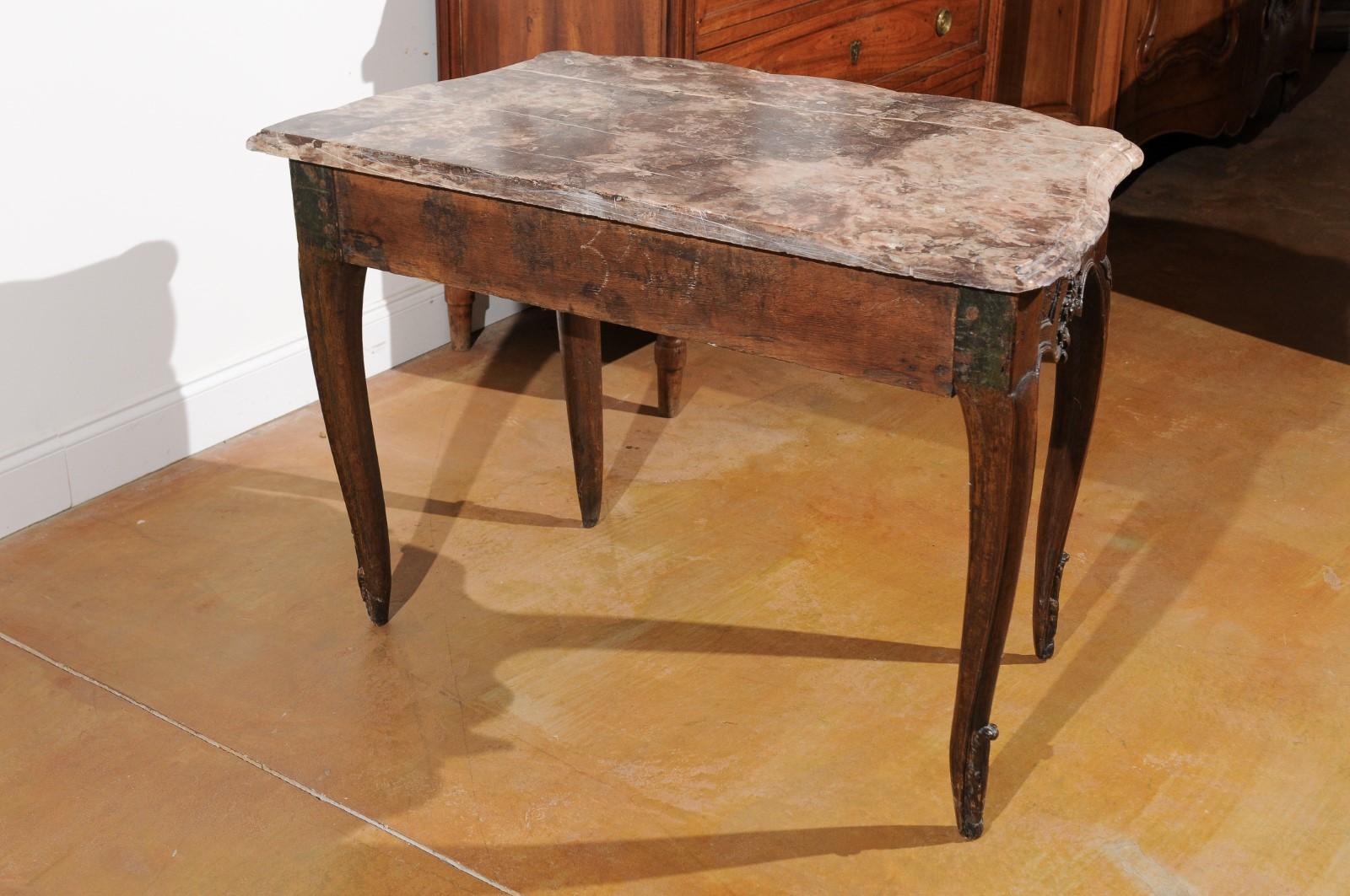 Table console en noyer de la période Régence des années 1720 avec dessus en marbre d'origine en vente 2