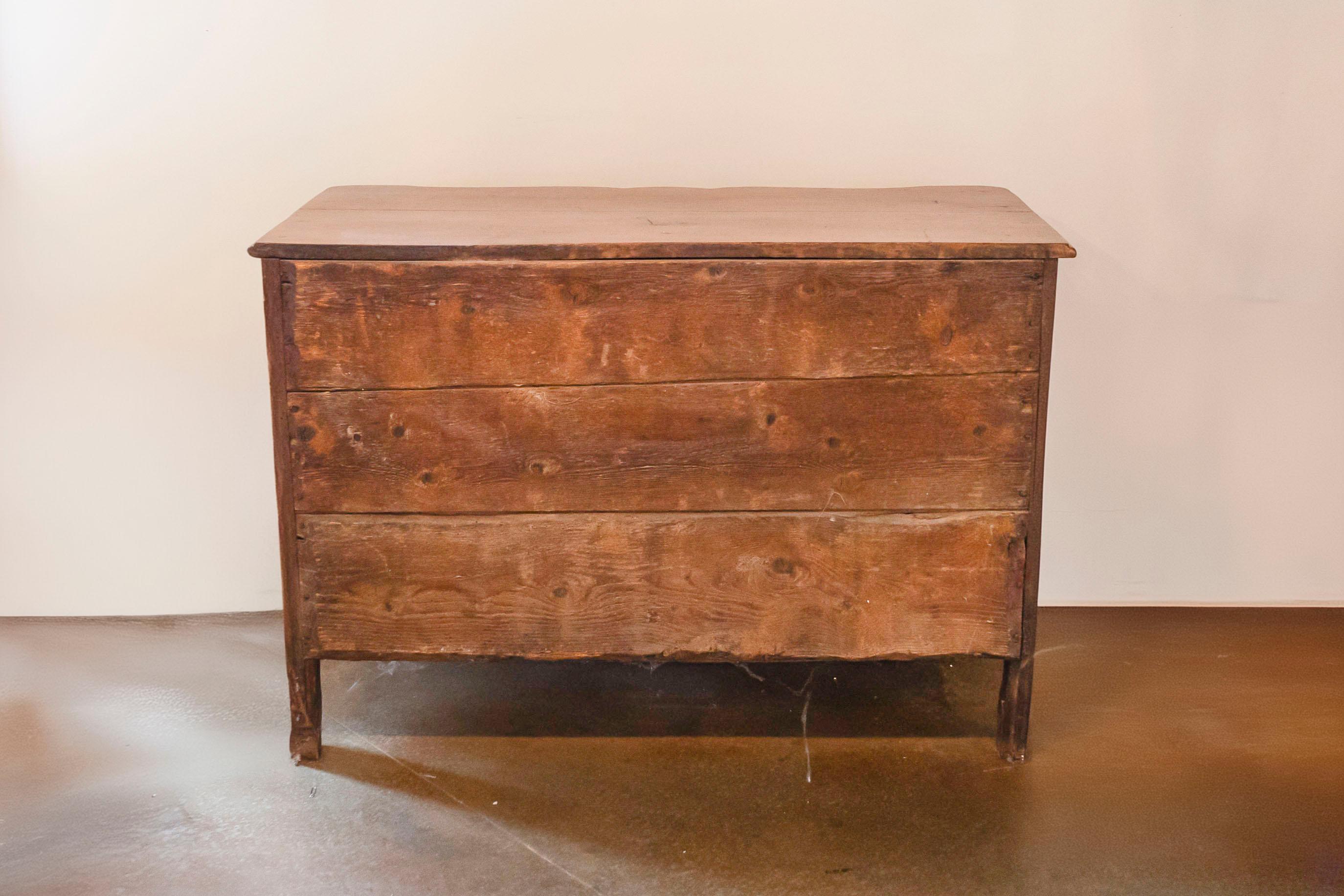 Commode francese in noce Regence del 1720 alla maniera di Thomas e Pierre Hache in vendita 2