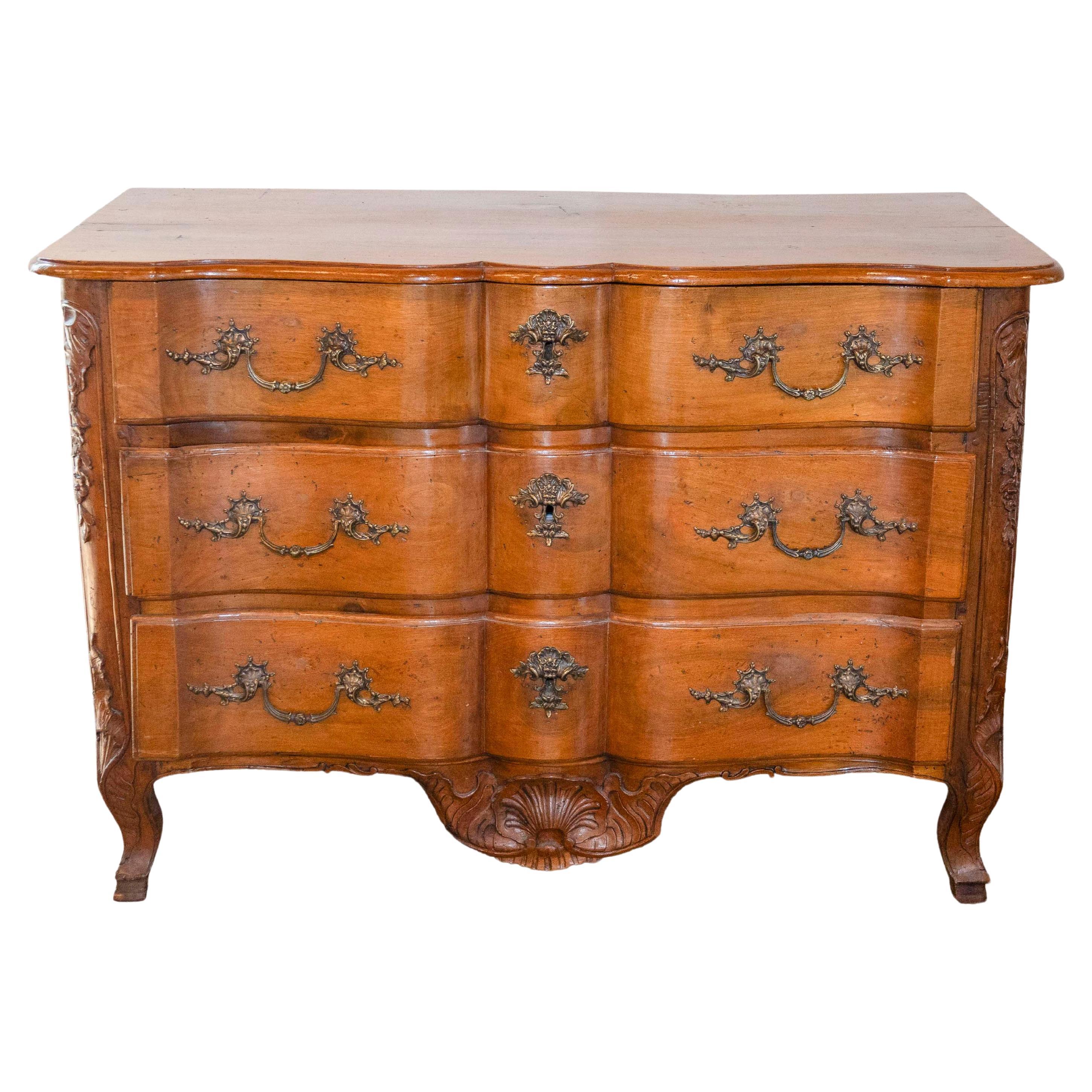 French 1720s Regence Walnut Commode in the Manner of the Thomas and Pierre Hache