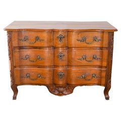 French 1720s Regence Walnut Commode in the Manner of the Thomas and Pierre Hache