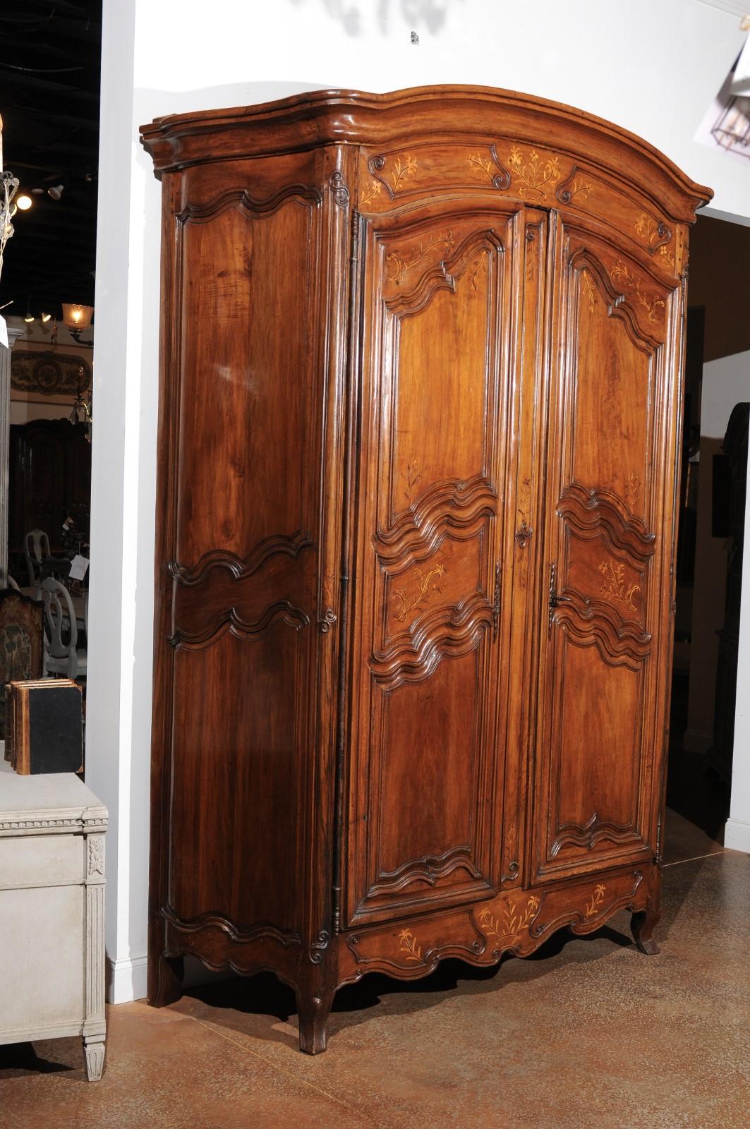 French 1730s Louis XV Walnut Armoire from the Rhône Valley with Floral Inlay 5