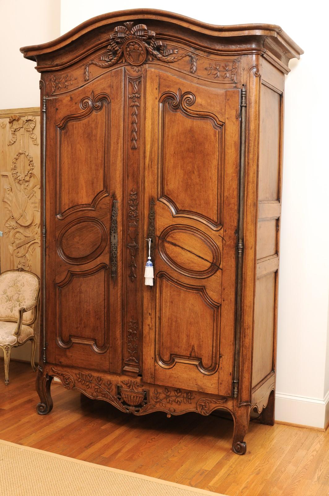 French 1740s Louis XV Walnut Armoire from Nice, with Hand Carved Foliage Décor 5
