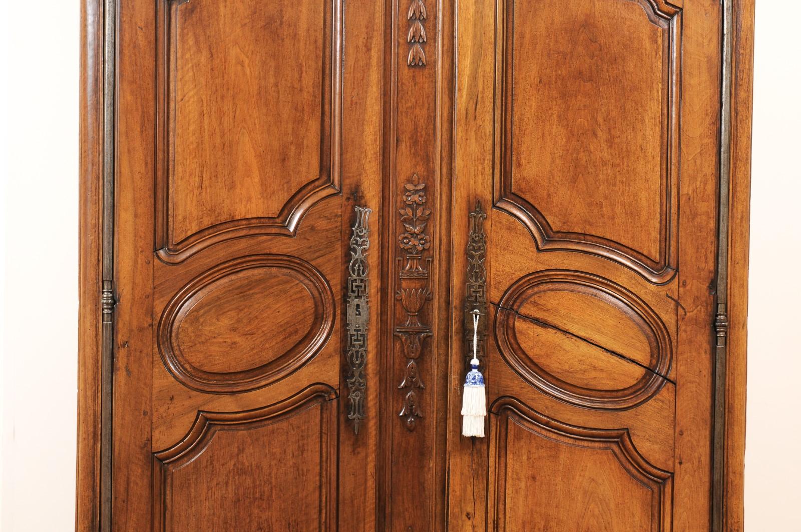 French 1740s Louis XV Walnut Armoire from Nice, with Hand Carved Foliage Décor In Good Condition In Atlanta, GA
