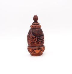 Antique French 1750 Fiaschetta da fiuto tascabile a doppio scomparto intagliata in noce di Coquille