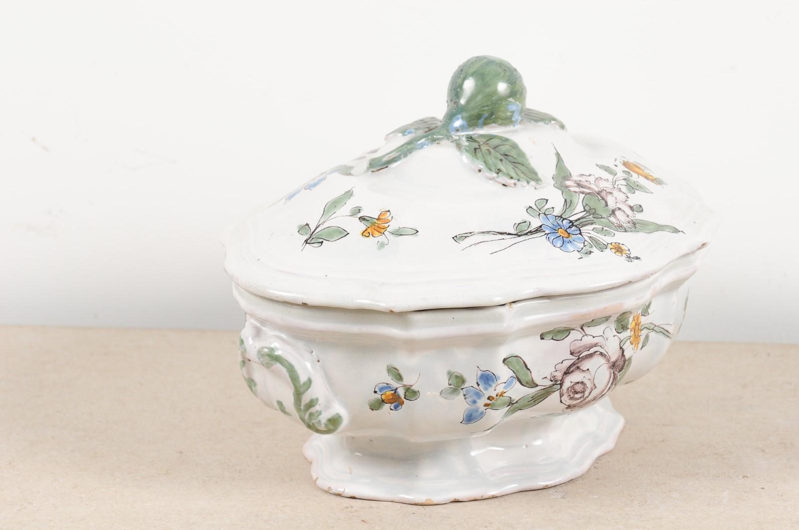 French 1750s Faience Oval Shaped Soup Tureen from Bordeaux with Floral Decor 2