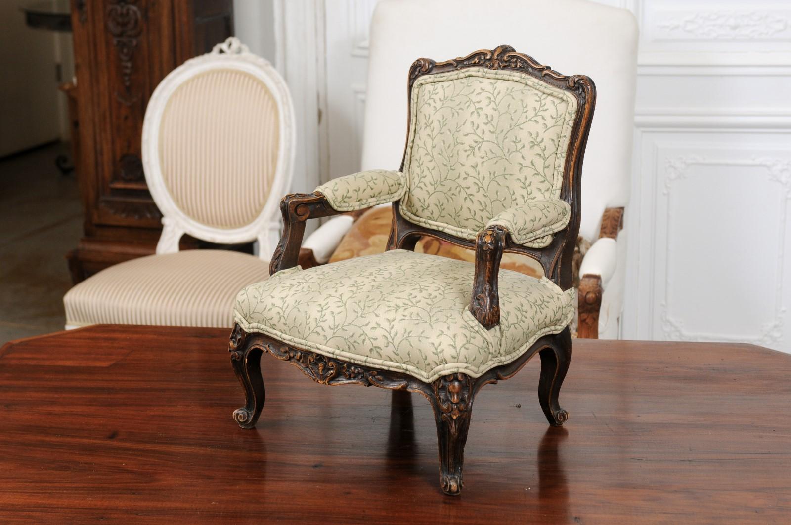 French 1750s Louis XV Period Carved Apprentice Chair with Foliage Upholstery 6