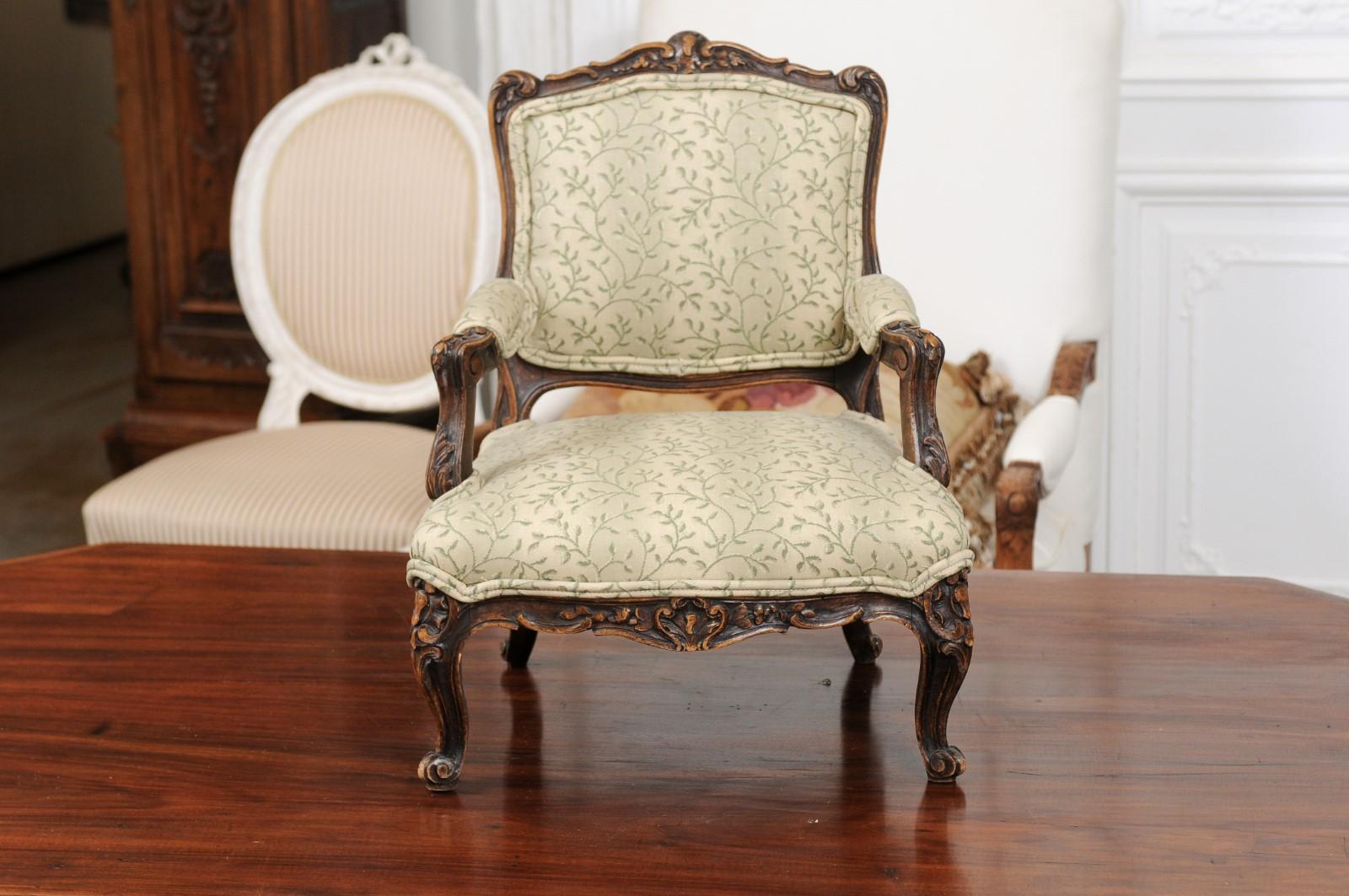 French 1750s Louis XV Period Carved Apprentice Chair with Foliage Upholstery 9
