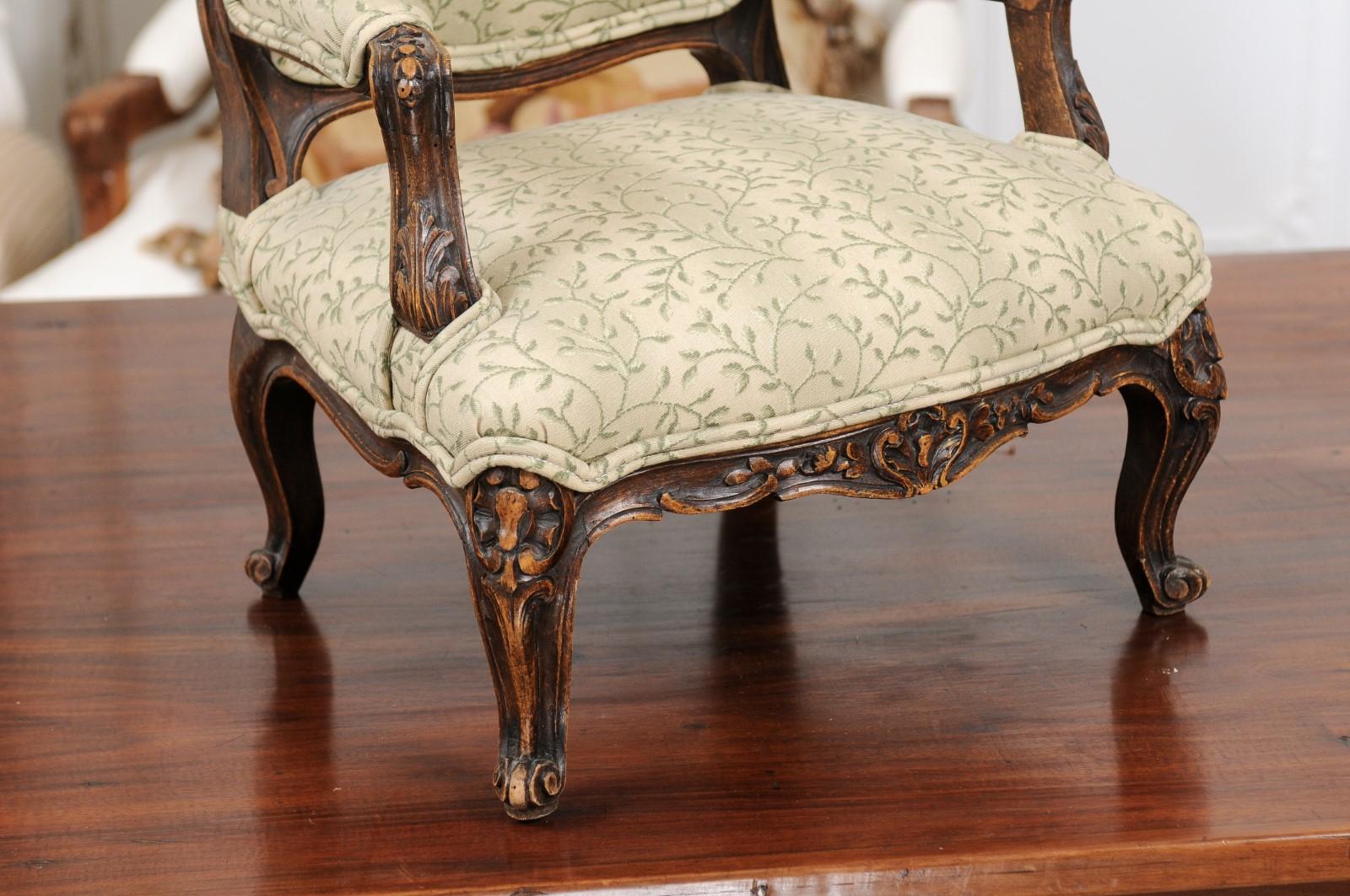 French 1750s Louis XV Period Carved Apprentice Chair with Foliage Upholstery In Good Condition In Atlanta, GA