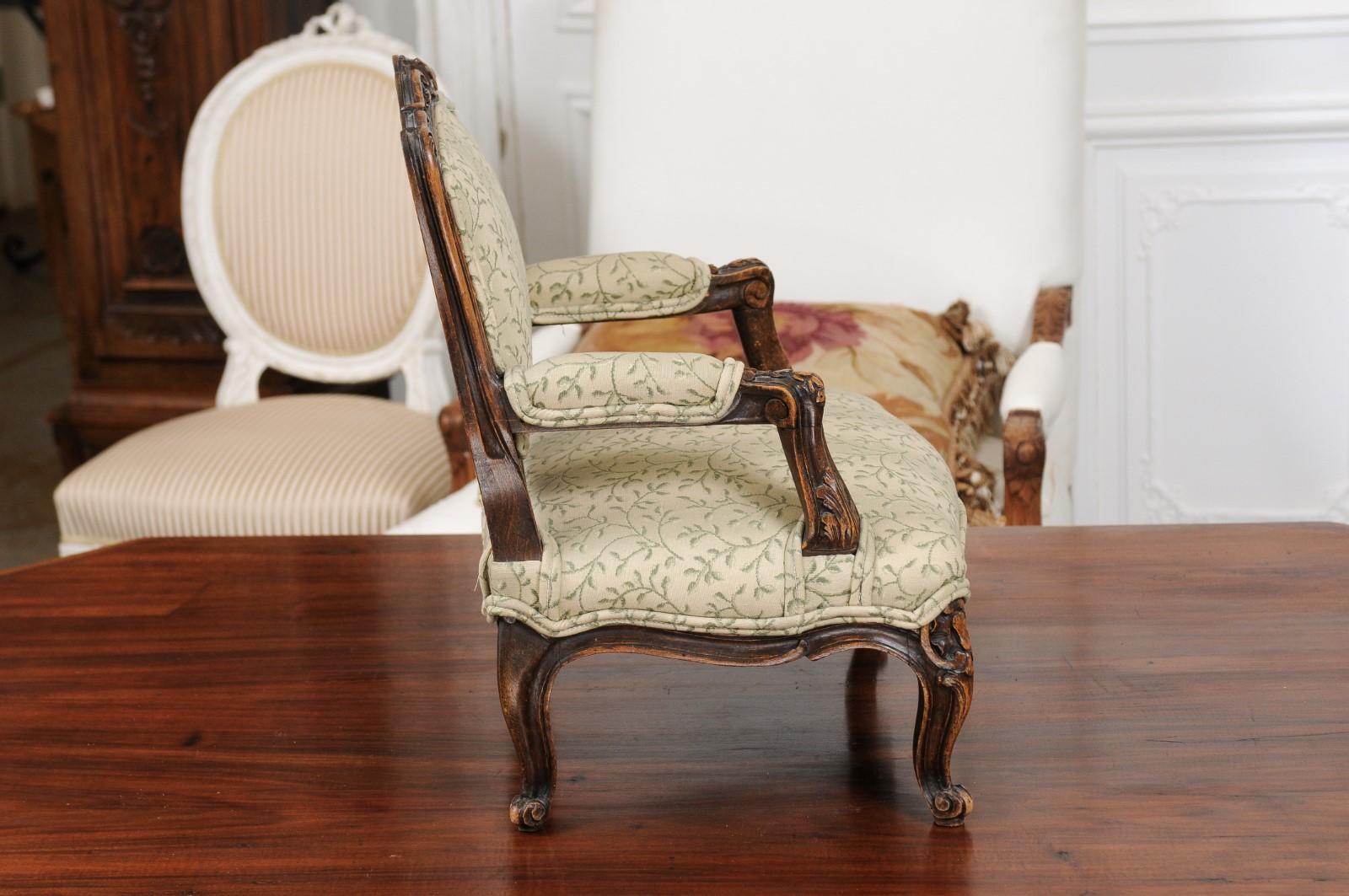 French 1750s Louis XV Period Carved Apprentice Chair with Foliage Upholstery 1