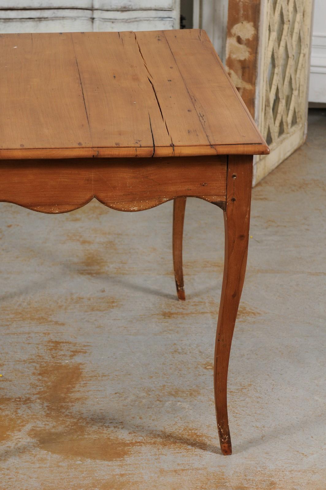 French 1750s Louis XV Period Cherry Table with Single Drawer and Scalloped Apron 5