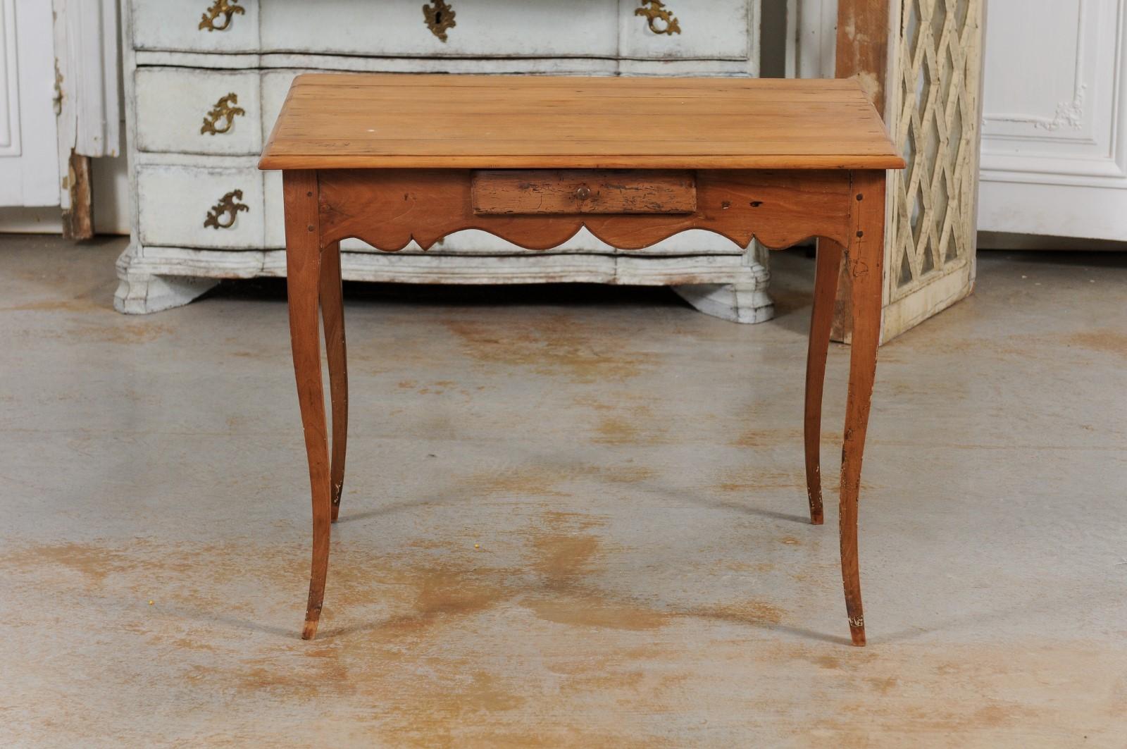 French 1750s Louis XV Period Cherry Table with Single Drawer and Scalloped Apron 7