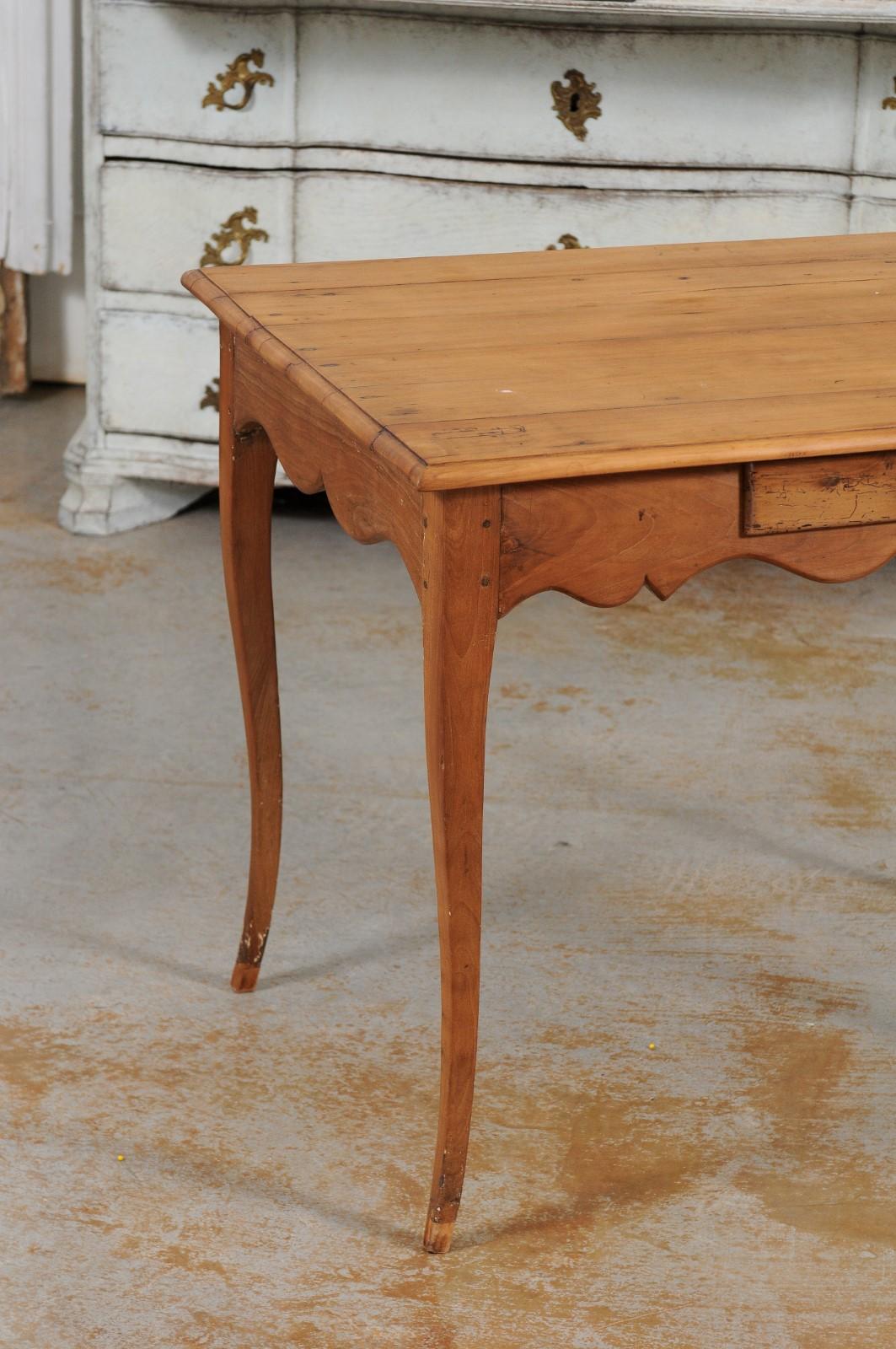 French 1750s Louis XV Period Cherry Table with Single Drawer and Scalloped Apron 11