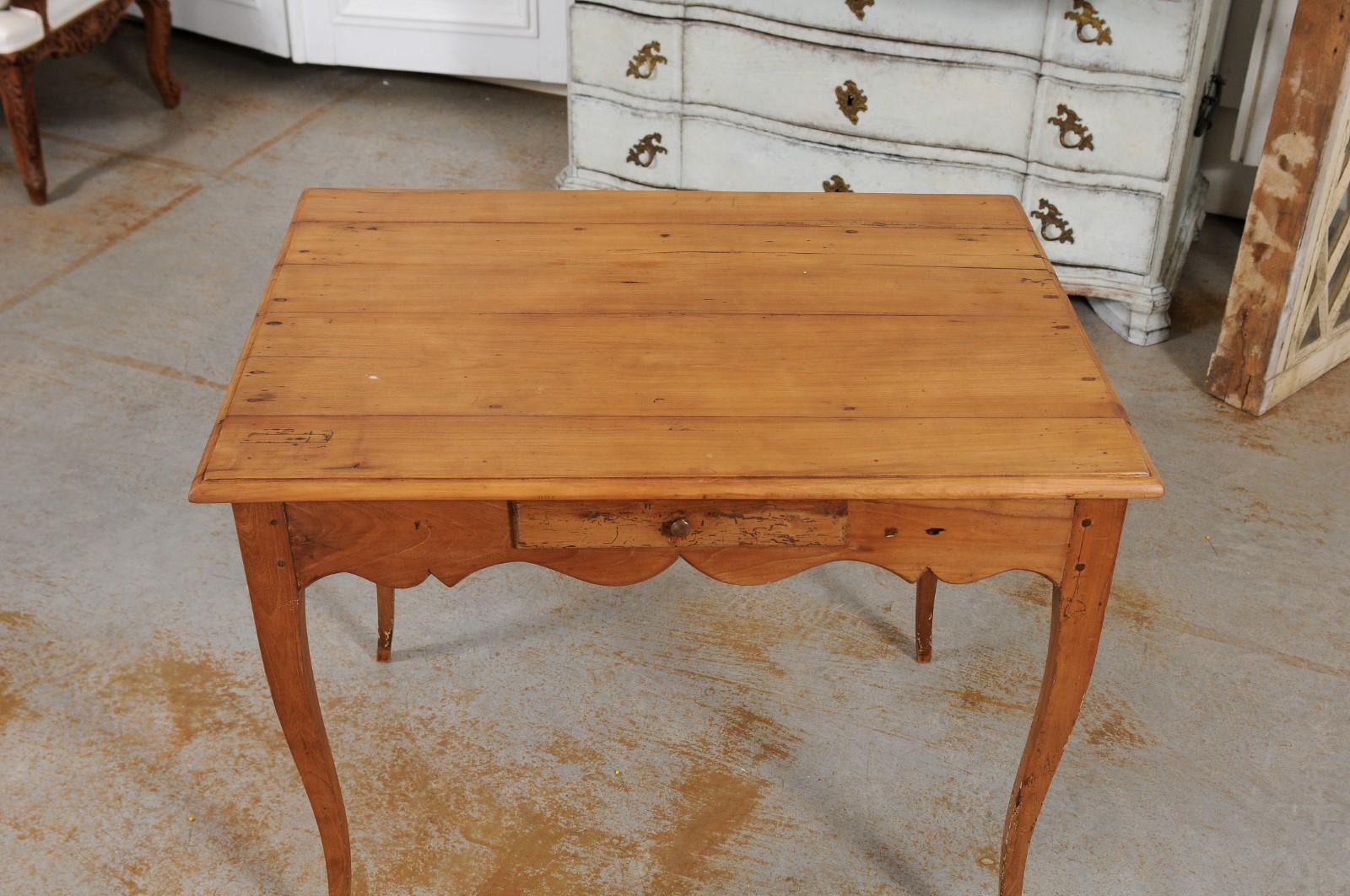 French 1750s Louis XV Period Cherry Table with Single Drawer and Scalloped Apron 13