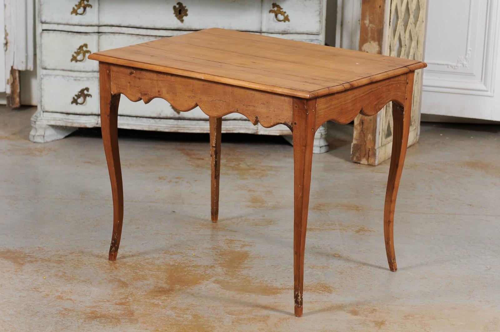 French 1750s Louis XV Period Cherry Table with Single Drawer and Scalloped Apron 1