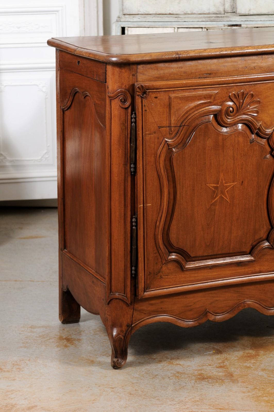 French 1750s Louis XV Period Walnut Buffet with Star Inlay and Carved Shells In Good Condition In Atlanta, GA