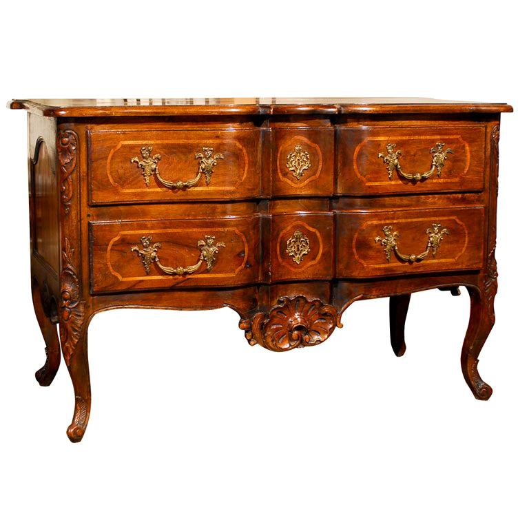 French 1750s Louis XV Period Walnut Commode en Arbalète in the Manner of Hache