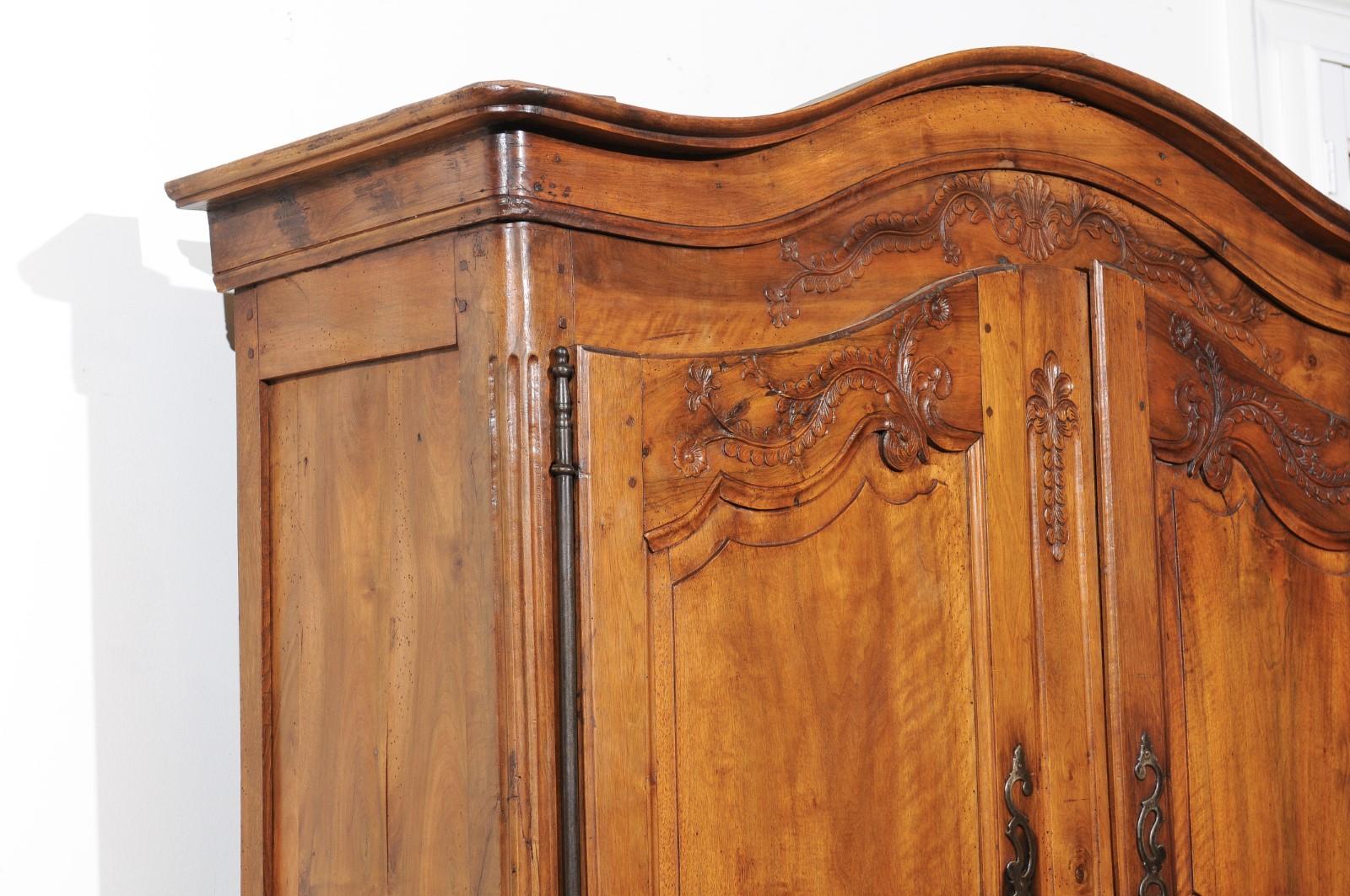 French 1750s Louis XV Walnut Floral Buffet à Deux-Corps from the Loire Valley For Sale 6