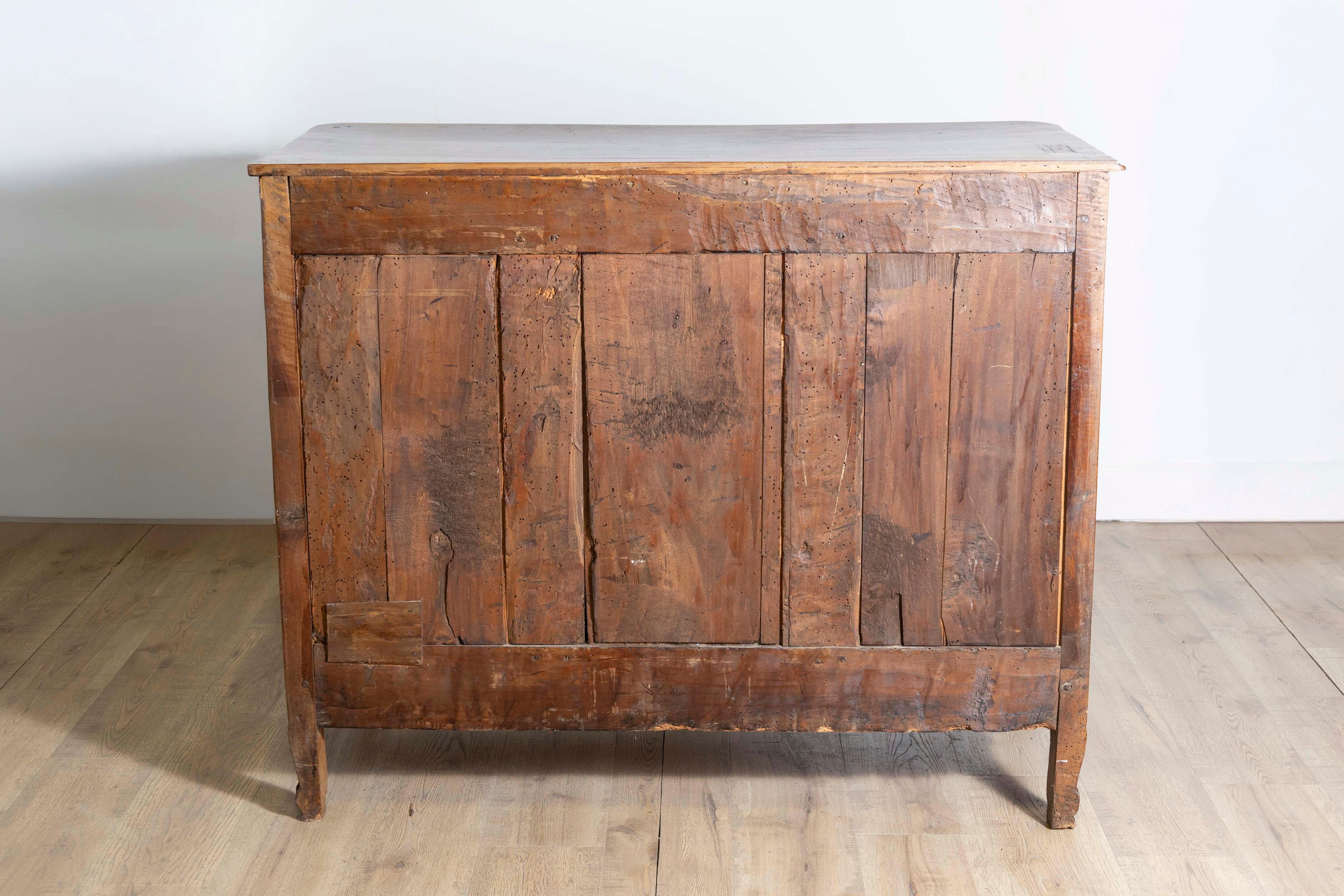 Buffet francese Luigi XV del 1750 in noce provenzale con cassetto singolo e due ante in vendita 1