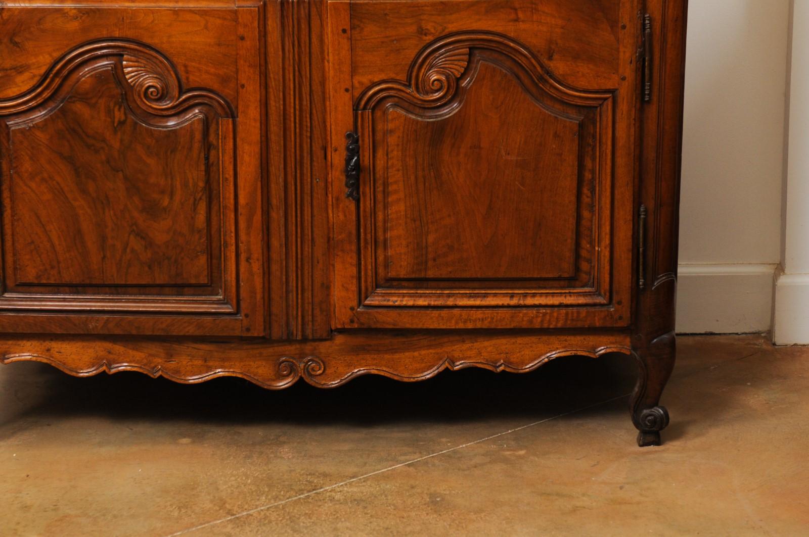 French 1750s Louis XV Walnut Provençal Buffet with Single Drawer and Two Doors For Sale 3