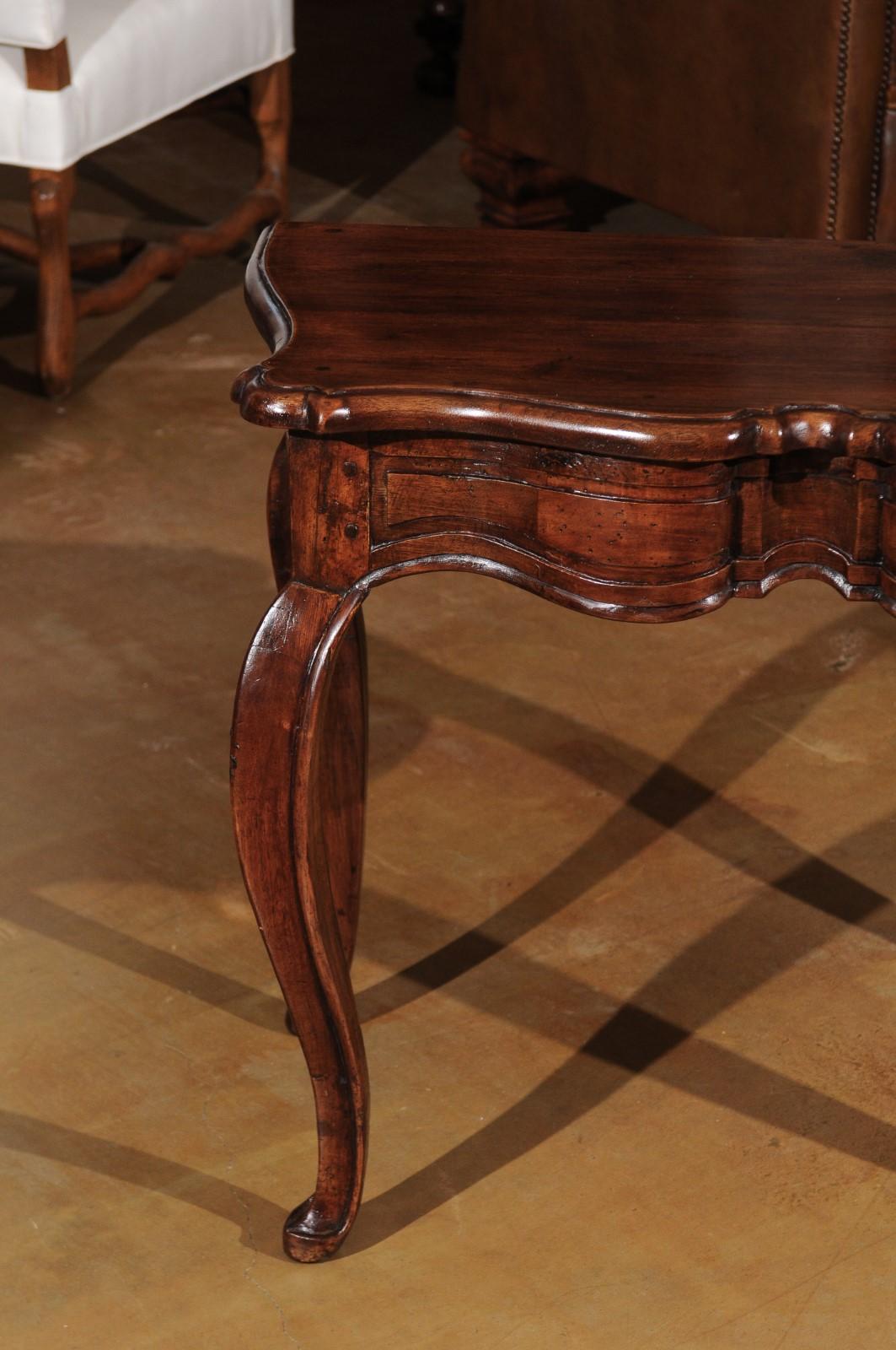 French, 1750s, Period Louis XV Walnut Console Table with Serpentine Front In Good Condition For Sale In Atlanta, GA