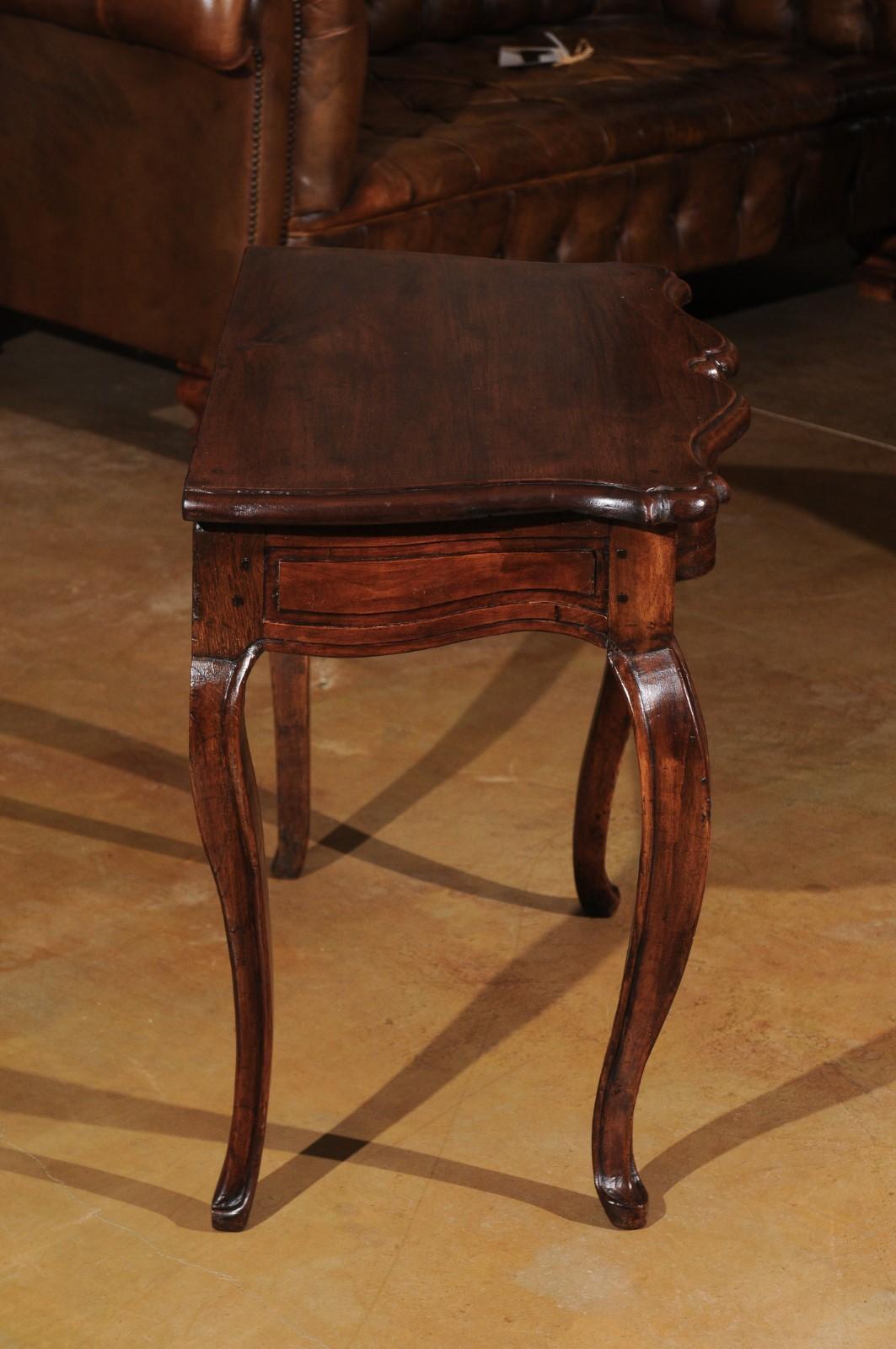 French, 1750s, Period Louis XV Walnut Console Table with Serpentine Front For Sale 1