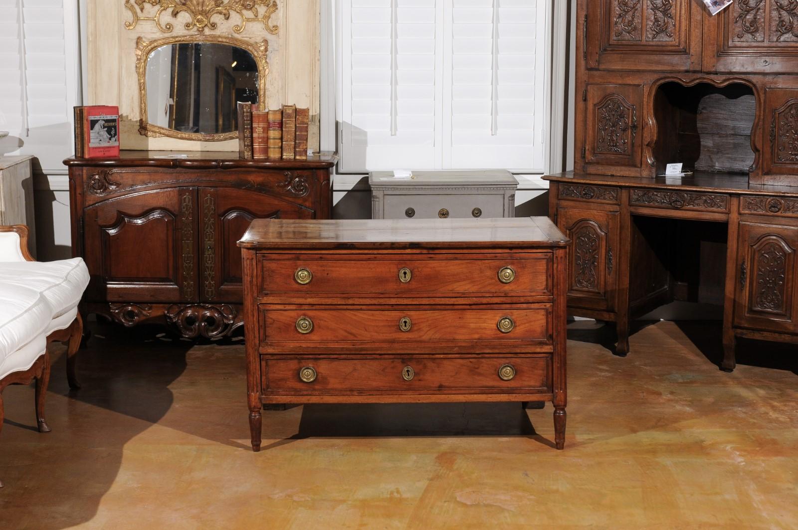 French 1770s Louis XVI Walnut Three-Drawer Commode with Fluted Accents In Good Condition In Atlanta, GA