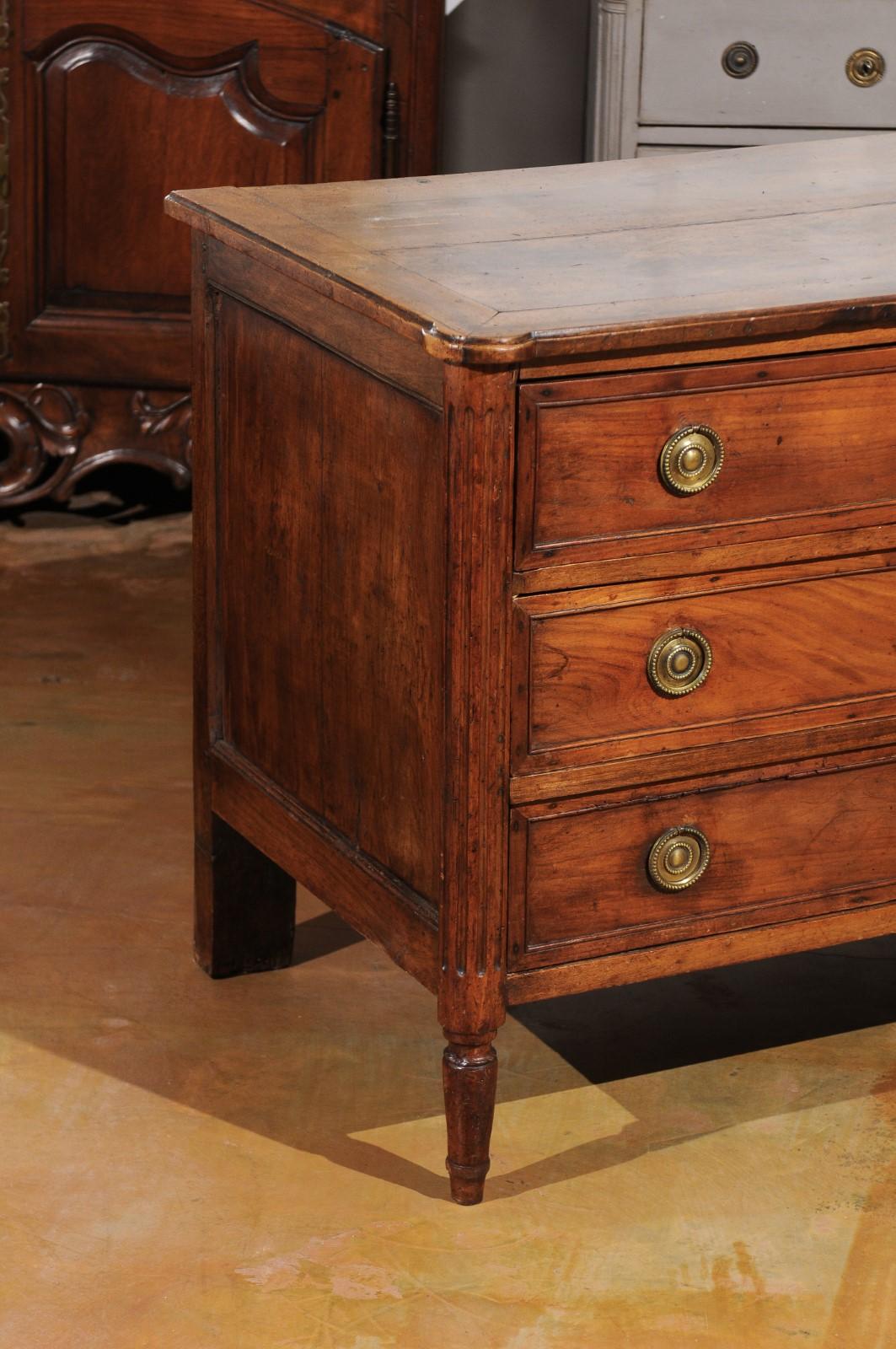 French 1770s Louis XVI Walnut Three-Drawer Commode with Fluted Accents 1