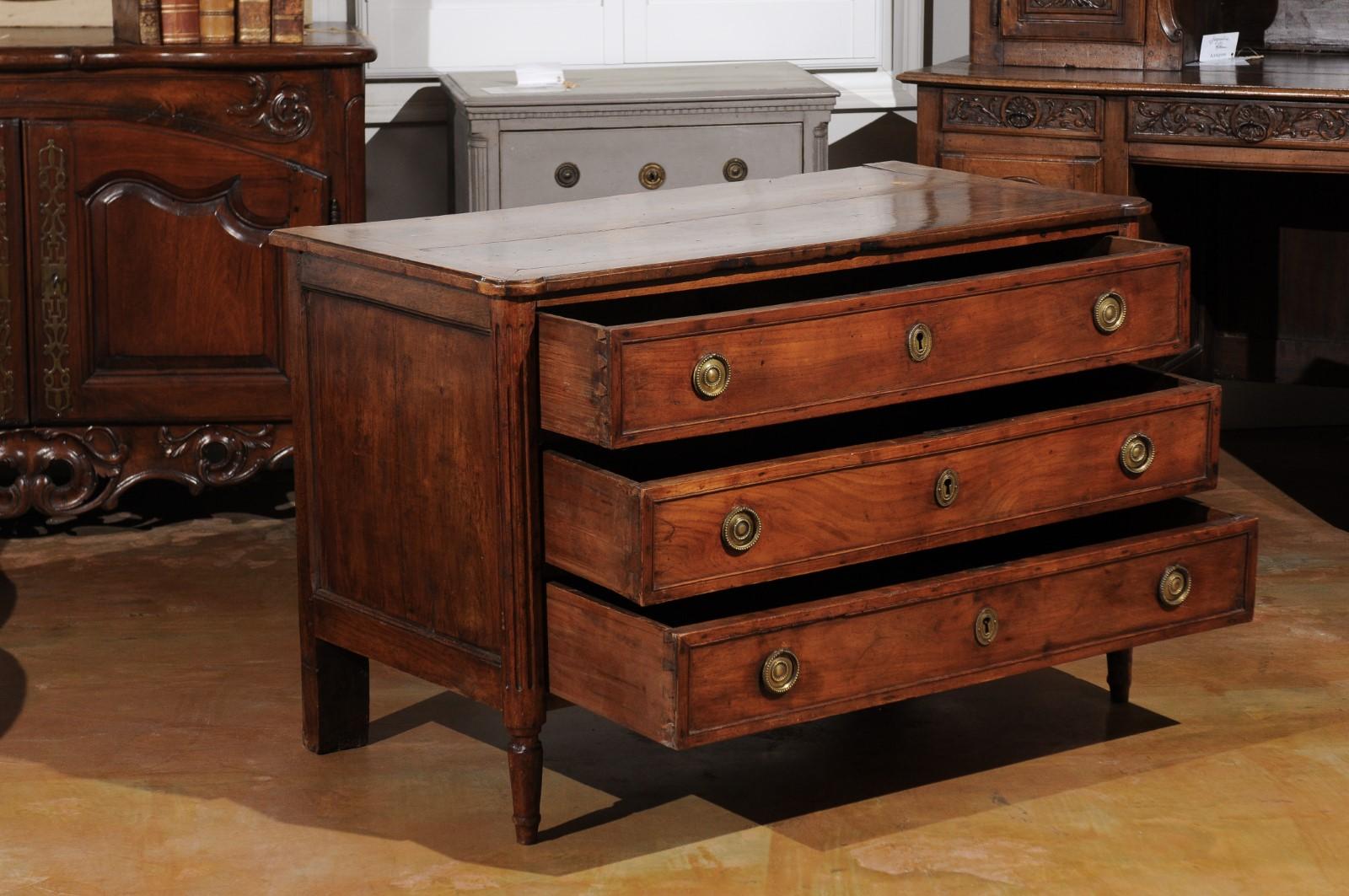 French 1770s Louis XVI Walnut Three-Drawer Commode with Fluted Accents 2
