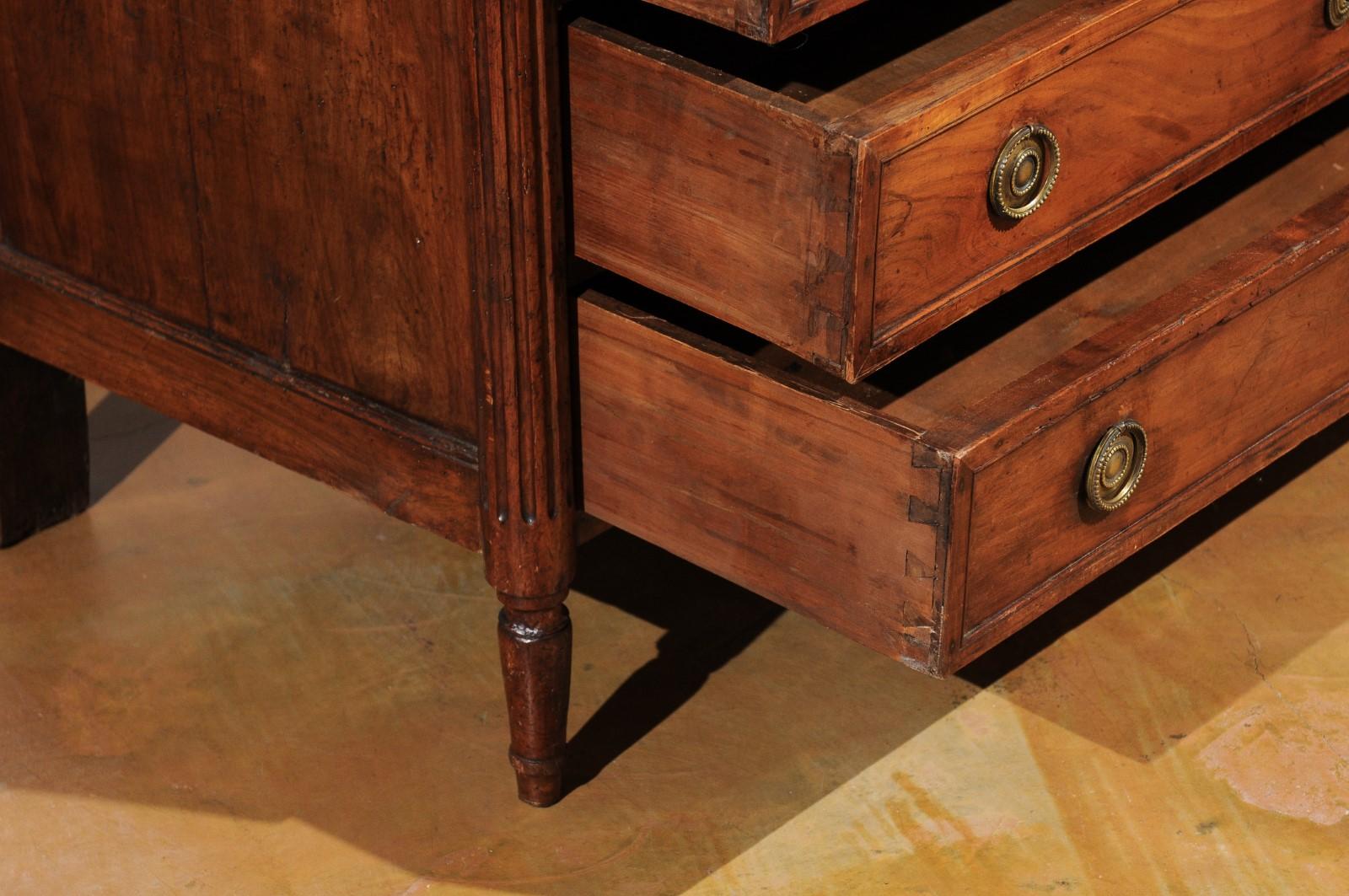 French 1770s Louis XVI Walnut Three-Drawer Commode with Fluted Accents 3