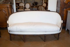 Canapé en corbeille en noyer d'époque Louis XVI (1780)