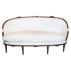 Canapé en corbeille en noyer d'époque Louis XVI (1780)