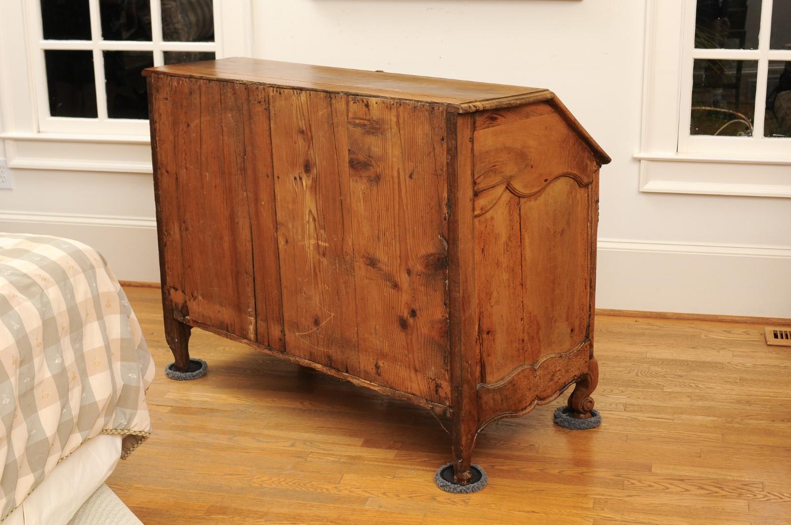 French 1780s Transition Period Walnut Slant Front Desk Commode with Drawers 8