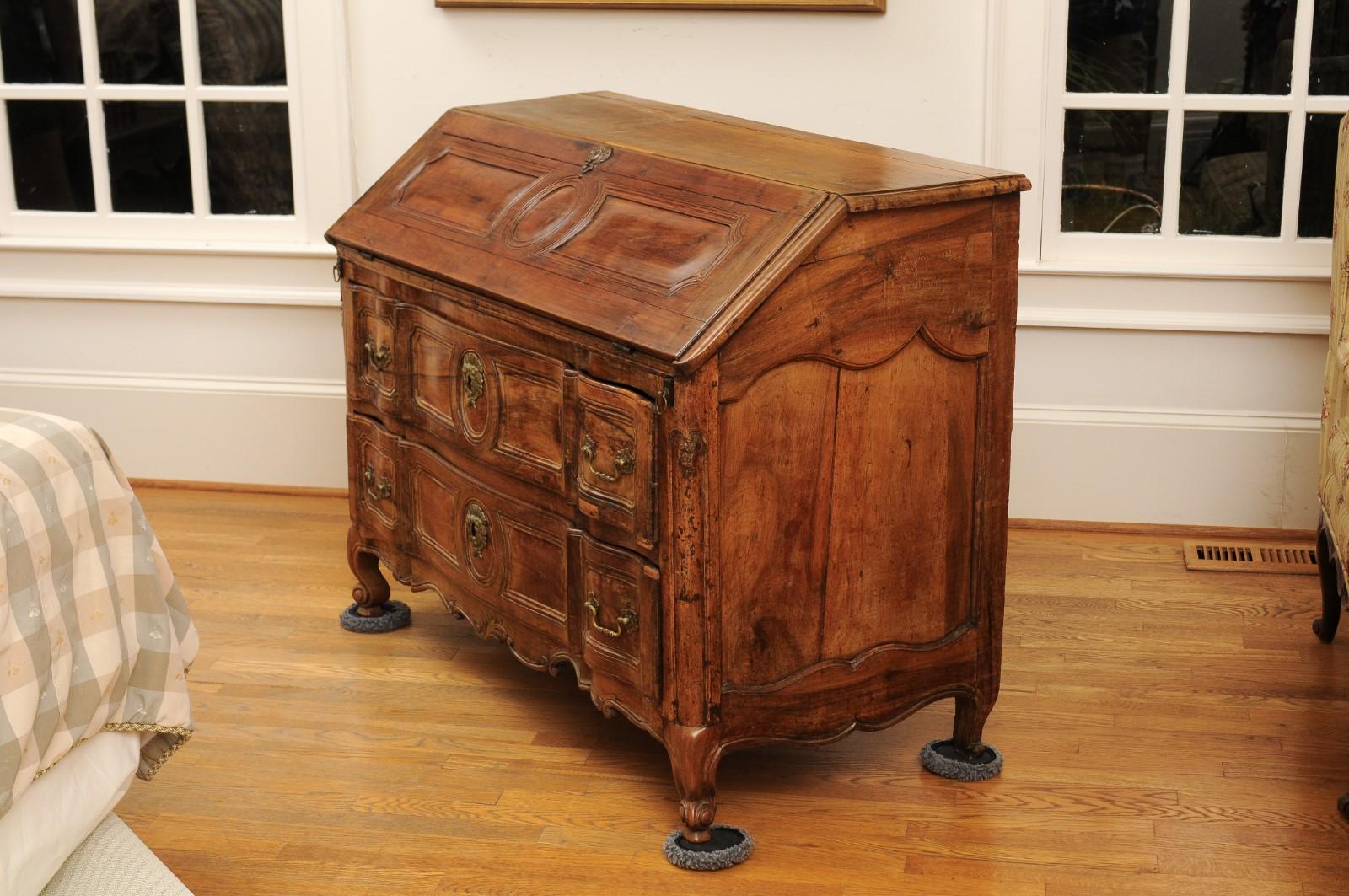 French 1780s Transition Period Walnut Slant Front Desk Commode with Drawers 12