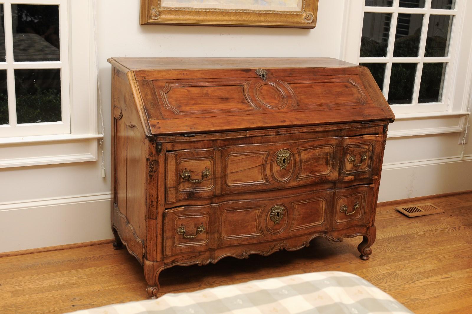 French 1780s Transition Period Walnut Slant Front Desk Commode with Drawers In Good Condition In Atlanta, GA