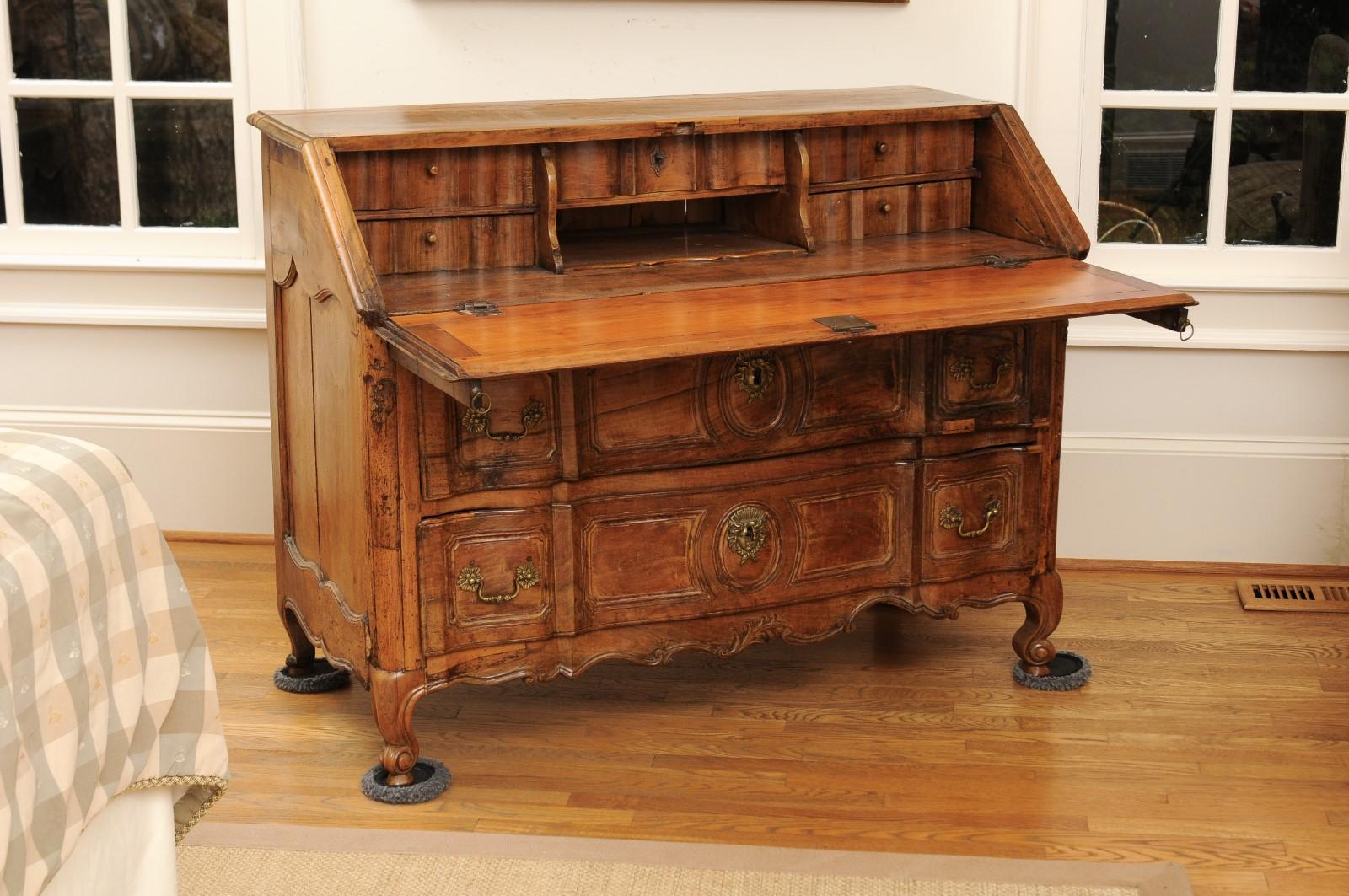 French 1780s Transition Period Walnut Slant Front Desk Commode with Drawers 3