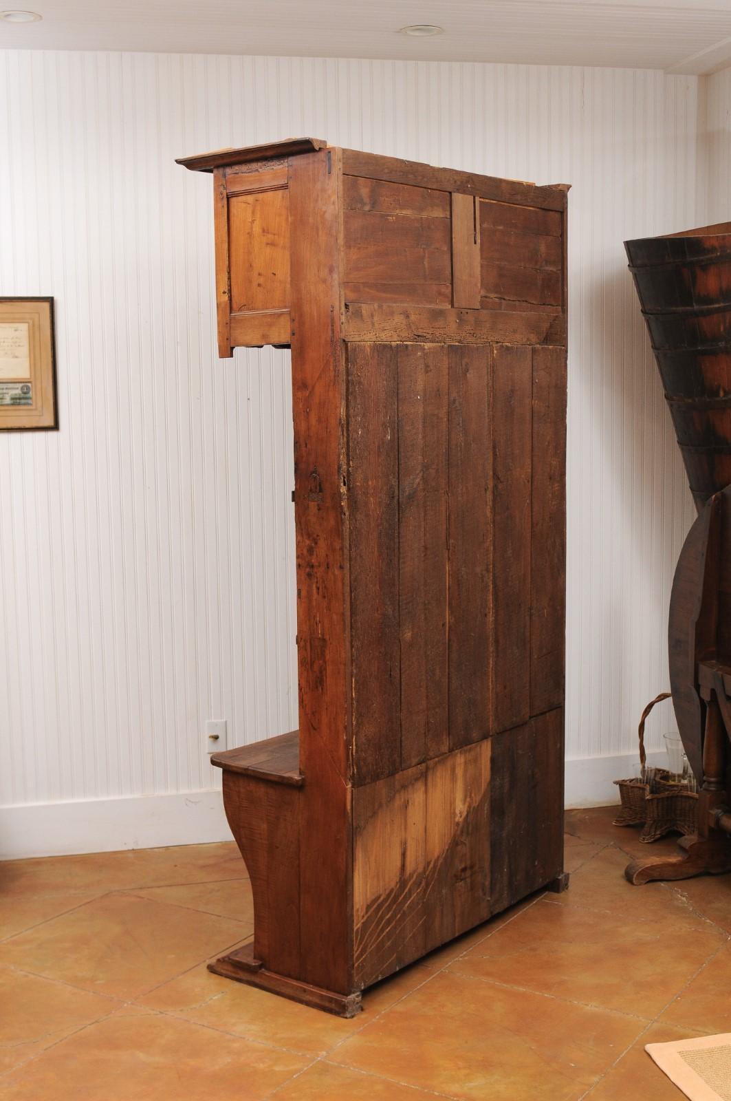 French 1780s Walnut Égouttoir Cabinet with Small Doors, Chicken Wire and Shelves 12