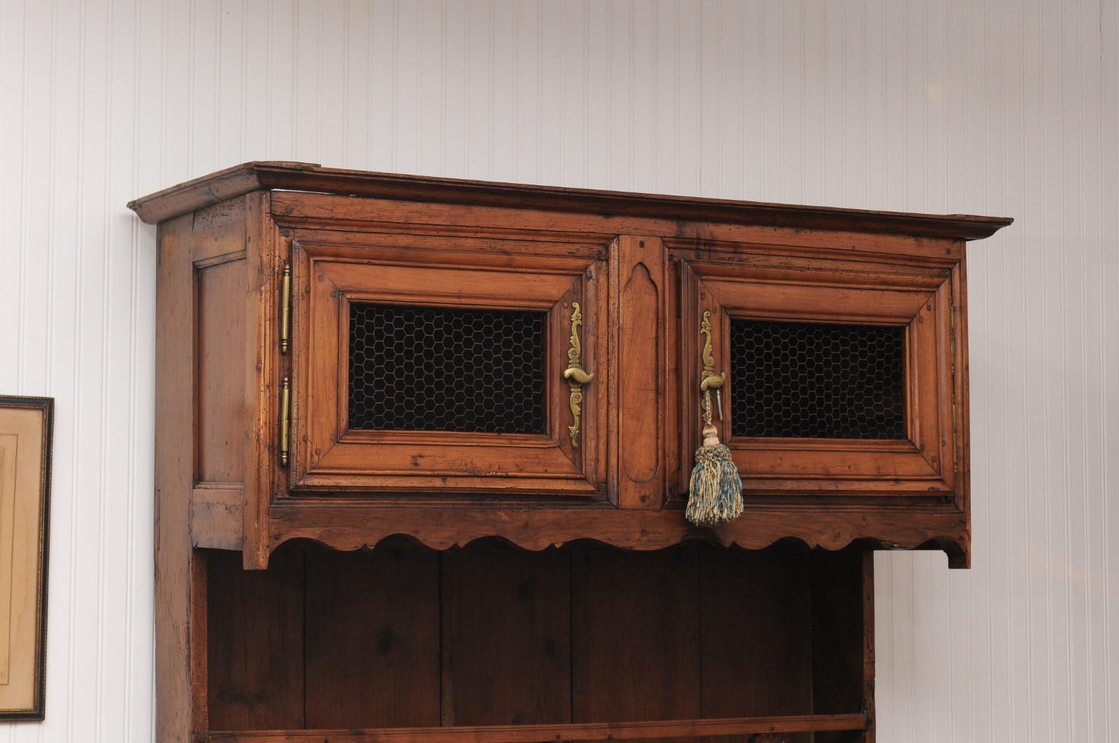 French 1780s Walnut Égouttoir Cabinet with Small Doors, Chicken Wire and Shelves 4