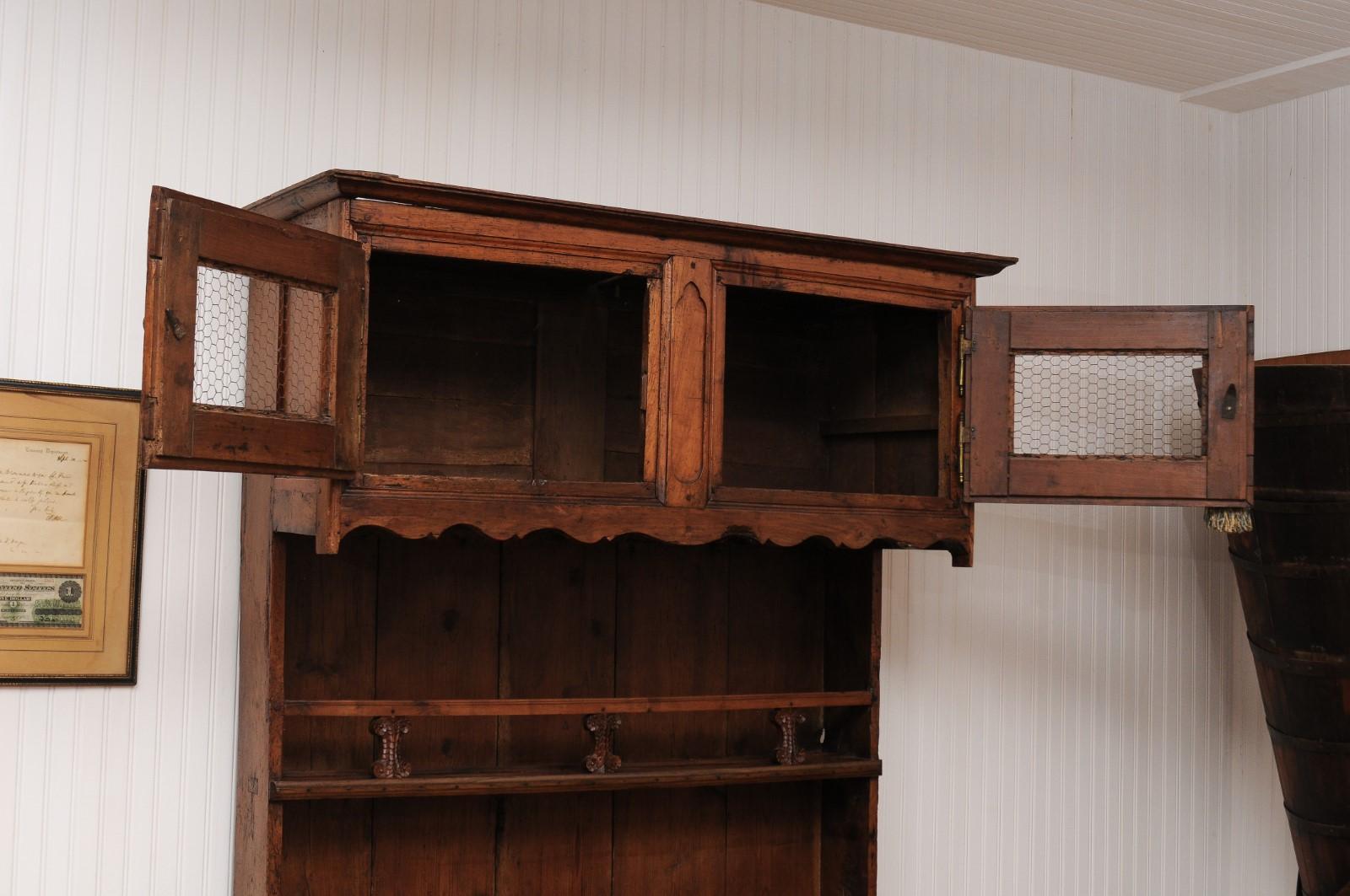 French 1780s Walnut Égouttoir Cabinet with Small Doors, Chicken Wire and Shelves 5